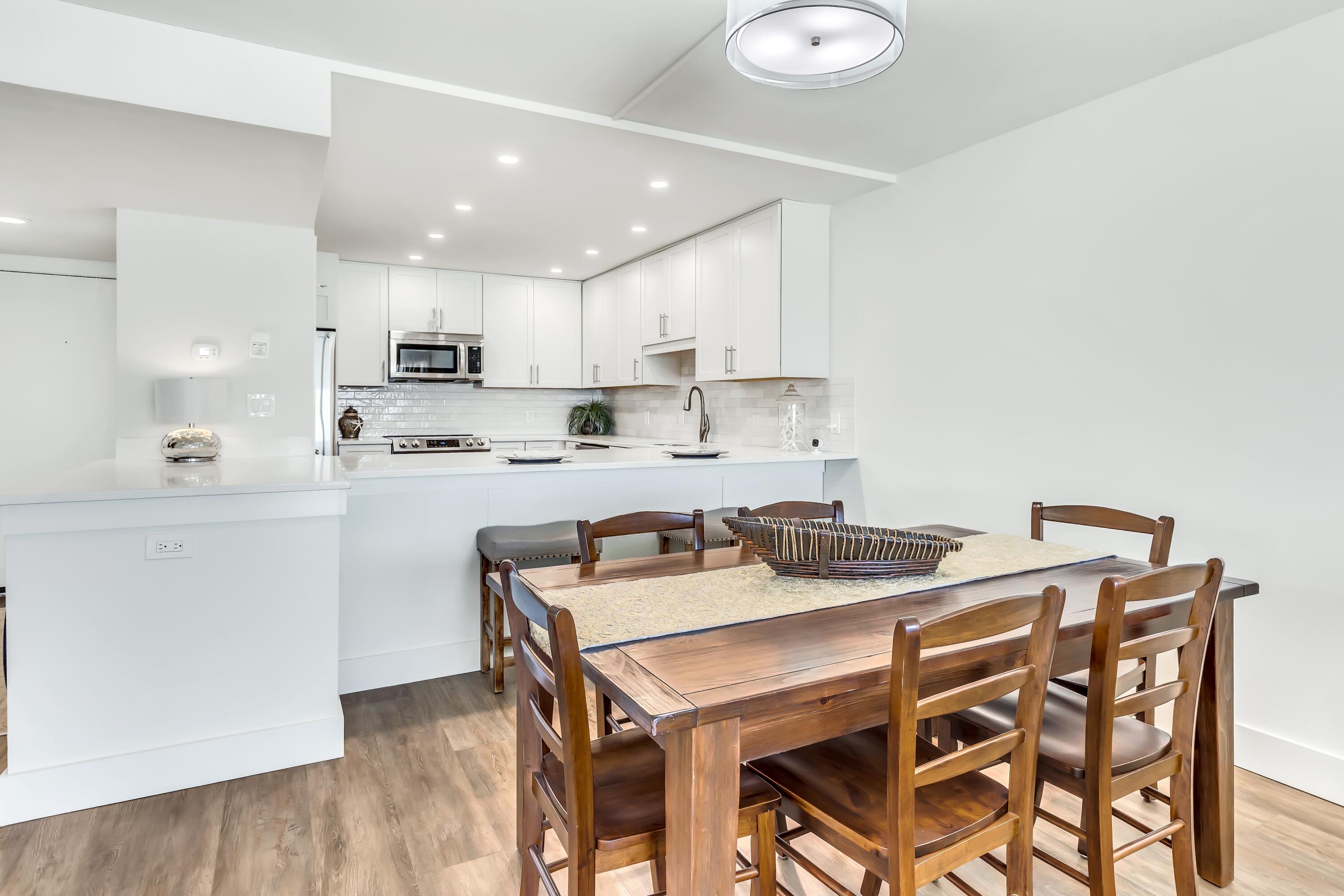 BEACH HOUSE CONDO PH 1 - Residential