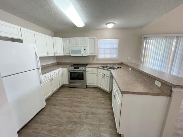 ROANOKE VILLAGE 1ST ADDITION - Residential Lease