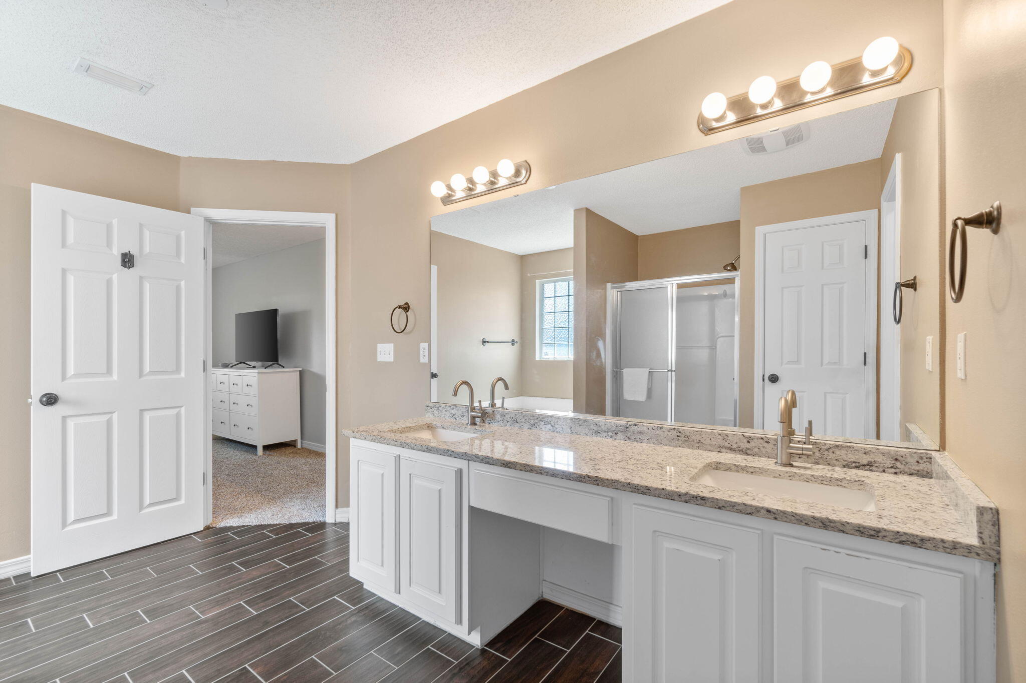 ASHBERRY WOODS - Residential