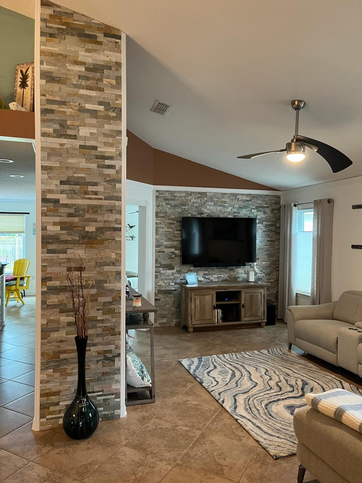 PARADISE RETREAT - Residential