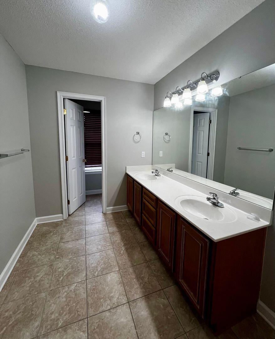 SUMMERWOOD - Residential Lease