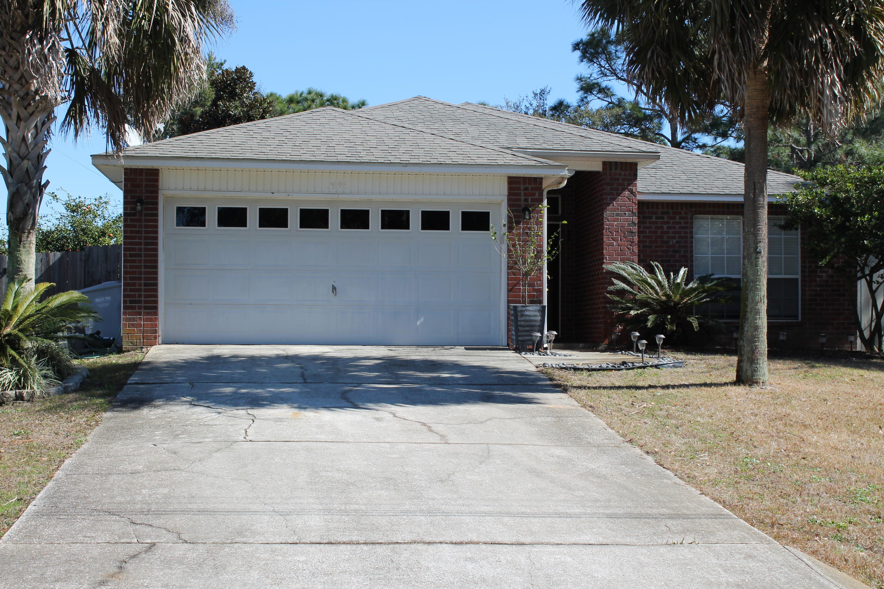 Looking for a 3 bedroom house, or an investment property in Navarre? Then this beautiful home on a 0.46 acre corner lot will definitely check all the boxes for
you. The property boasts stainless kitchen appliances, an open plan concept, split bedroom layout, and is carpet free throughout the home. The back yard is fully fenced with a side double gate, for convenient access and storage. Within easy reach of Highway 98 and Hurlburt Field, this property's location is perfect for commuters and military alike. Don't miss out on viewing your new home......call for an appointment today