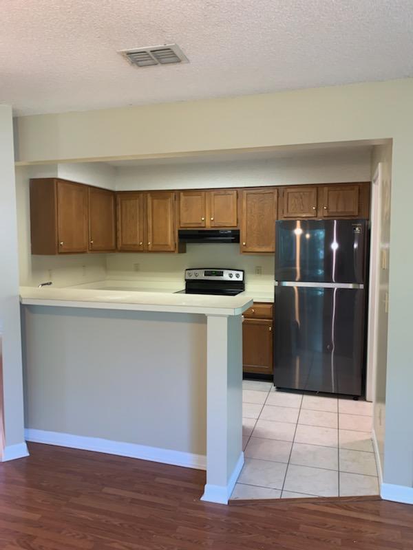 GARDEN OAKS CONDO - Residential Lease