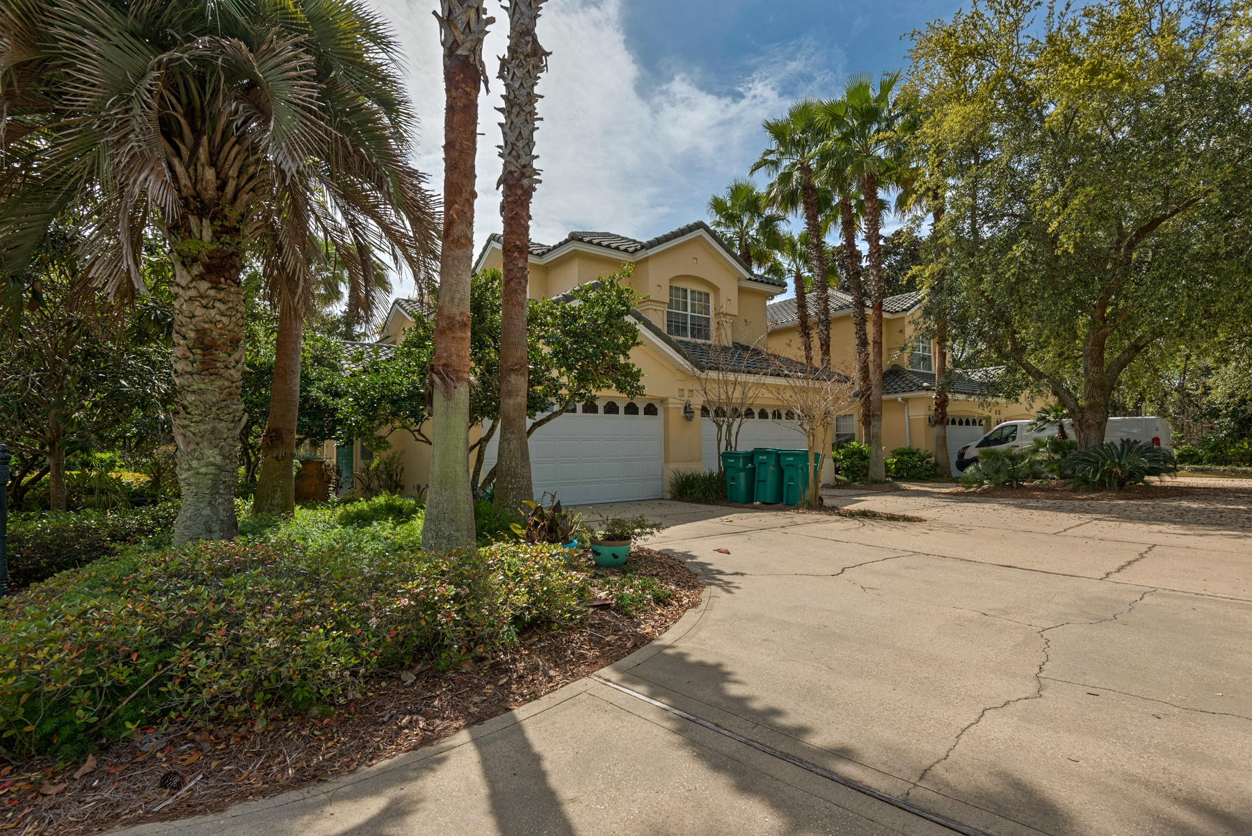 REGATTA BAY GOLF VILLAS - Residential