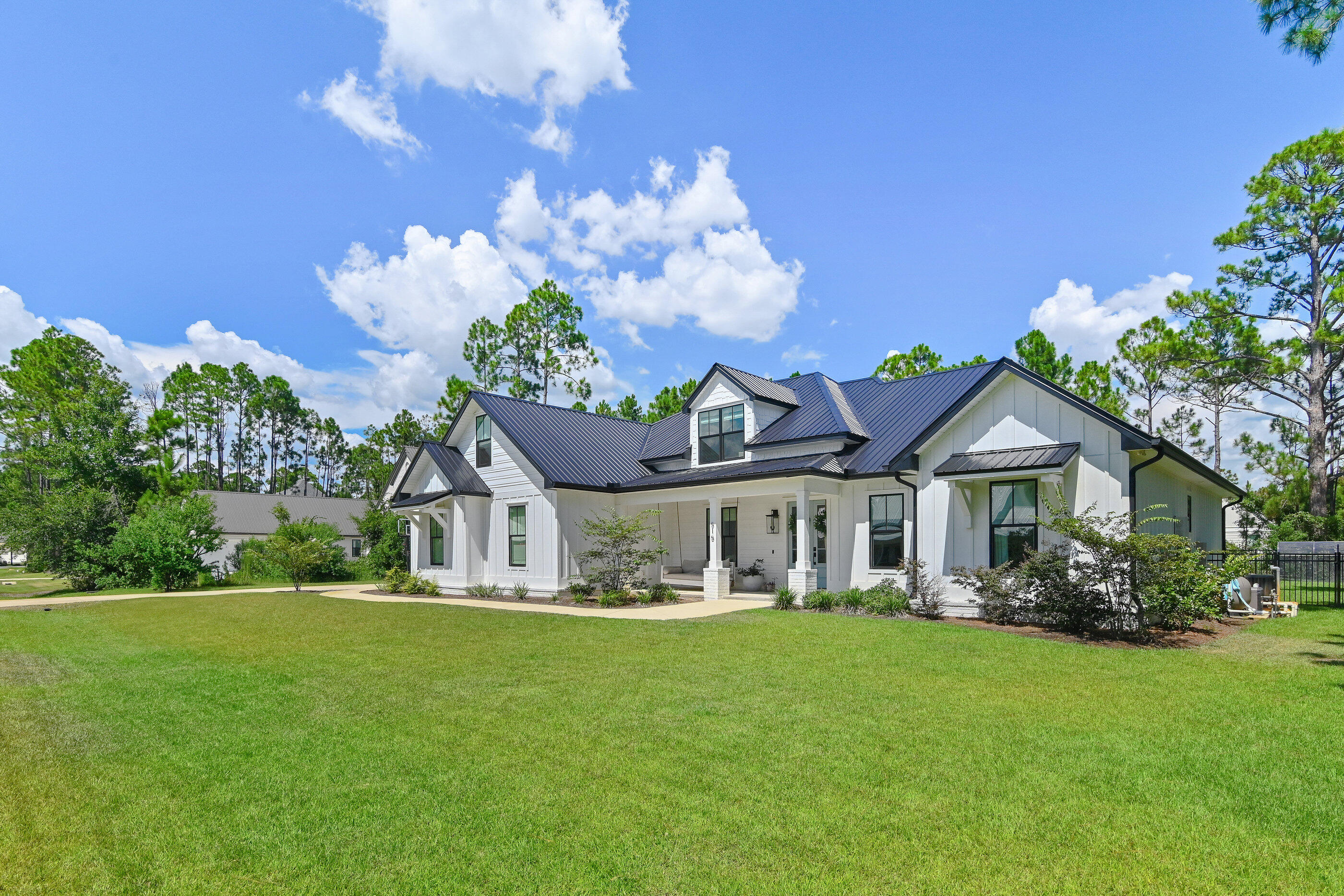 SECLUSION BAY - Residential
