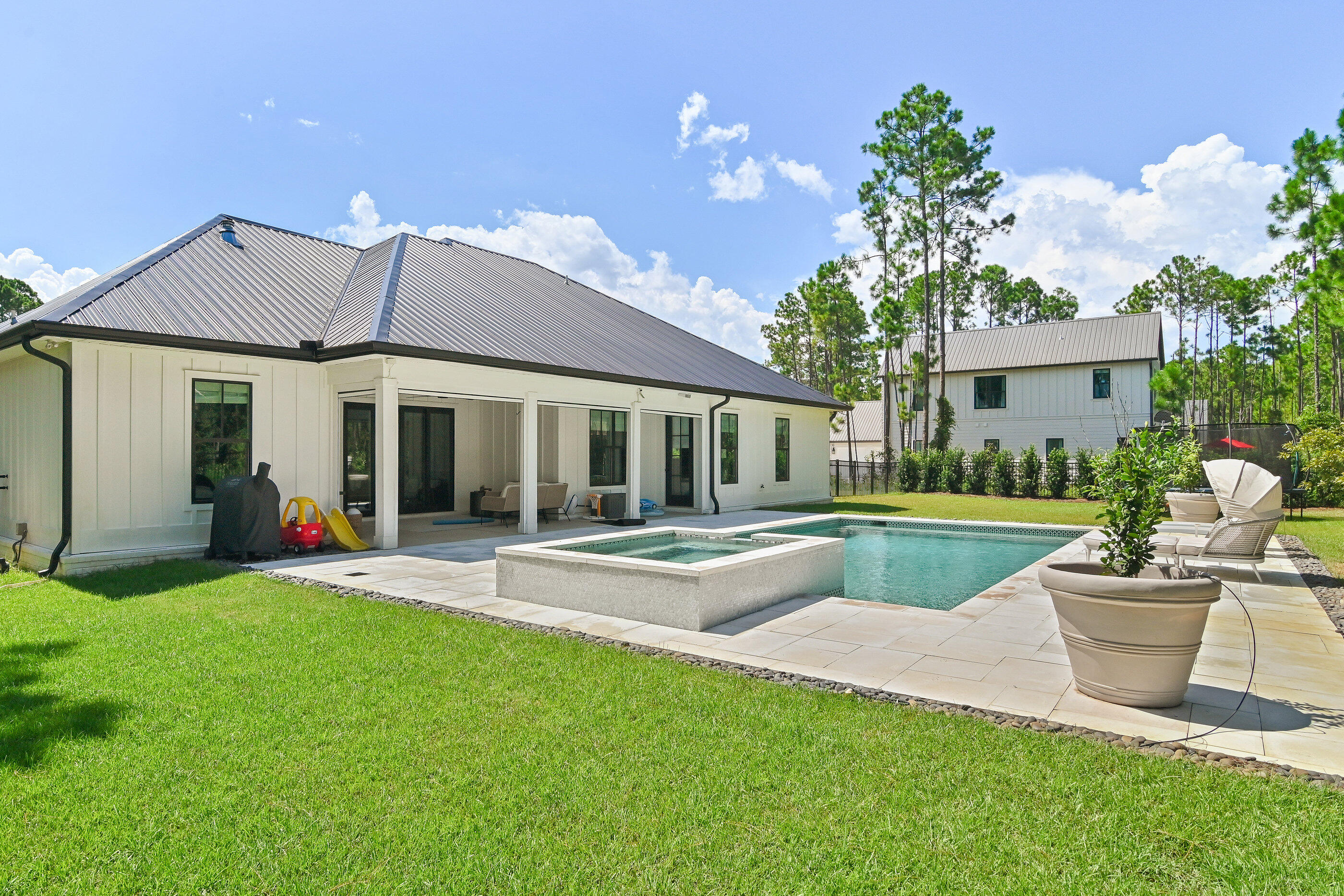 SECLUSION BAY - Residential