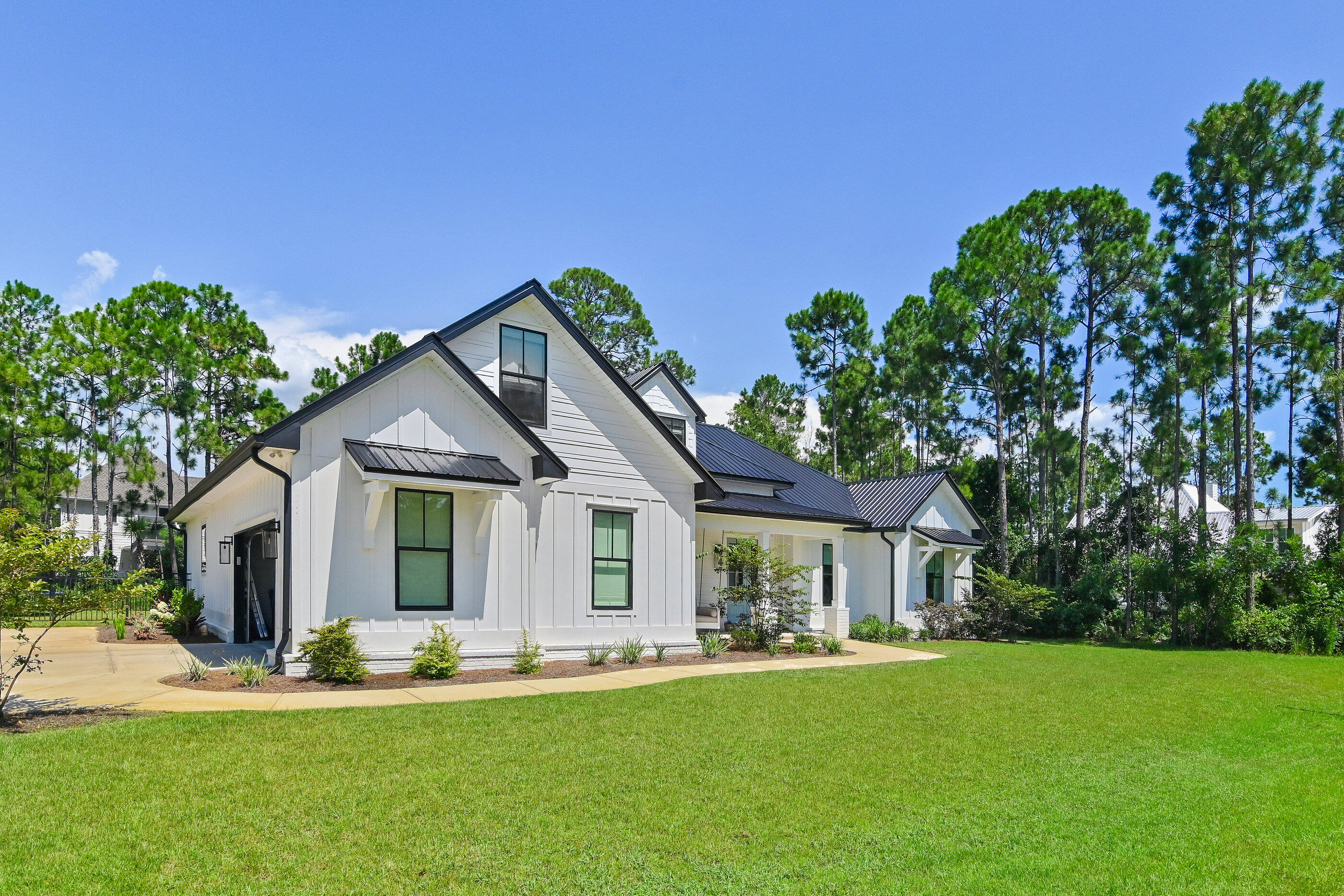 SECLUSION BAY - Residential