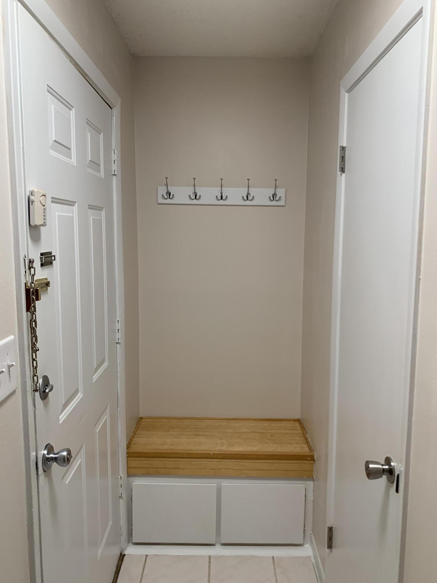 BIENVILLE SQUARE T/H - Residential Lease