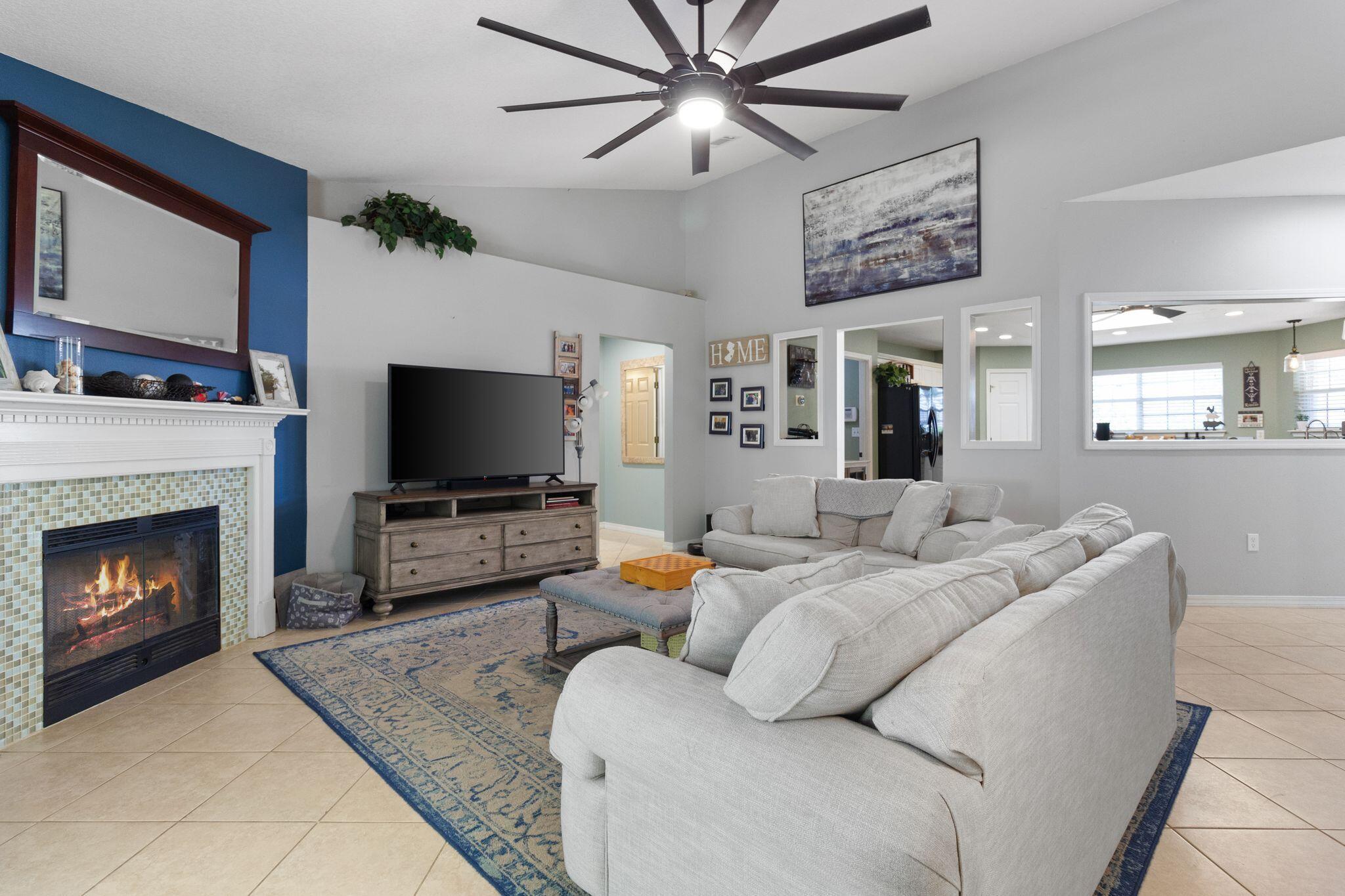 SHADOW OAK S/D LOT 28 - Residential Lease