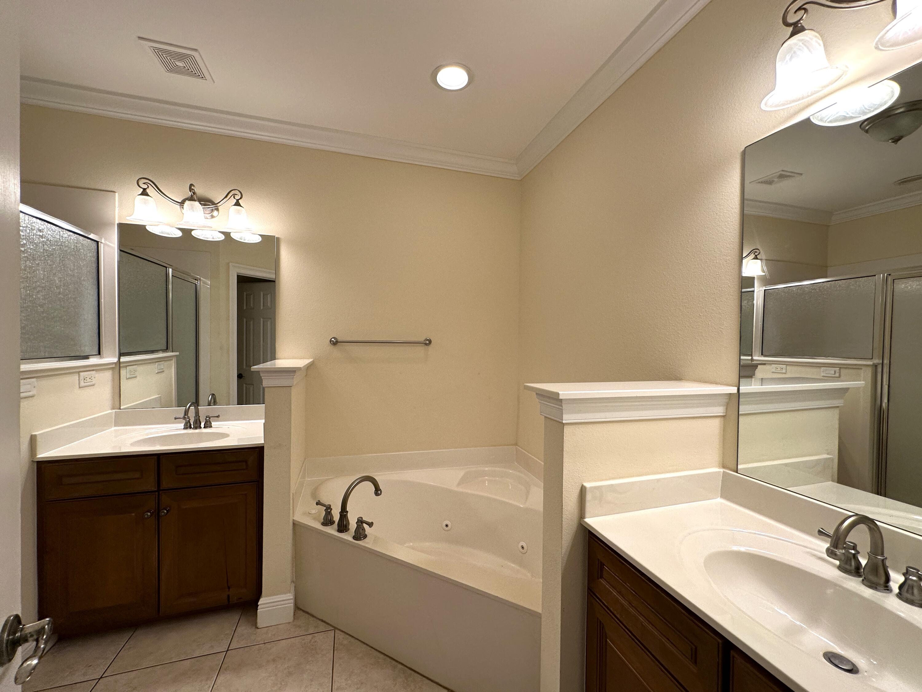 WALTON OAKS TOWNHOMES - Residential Lease