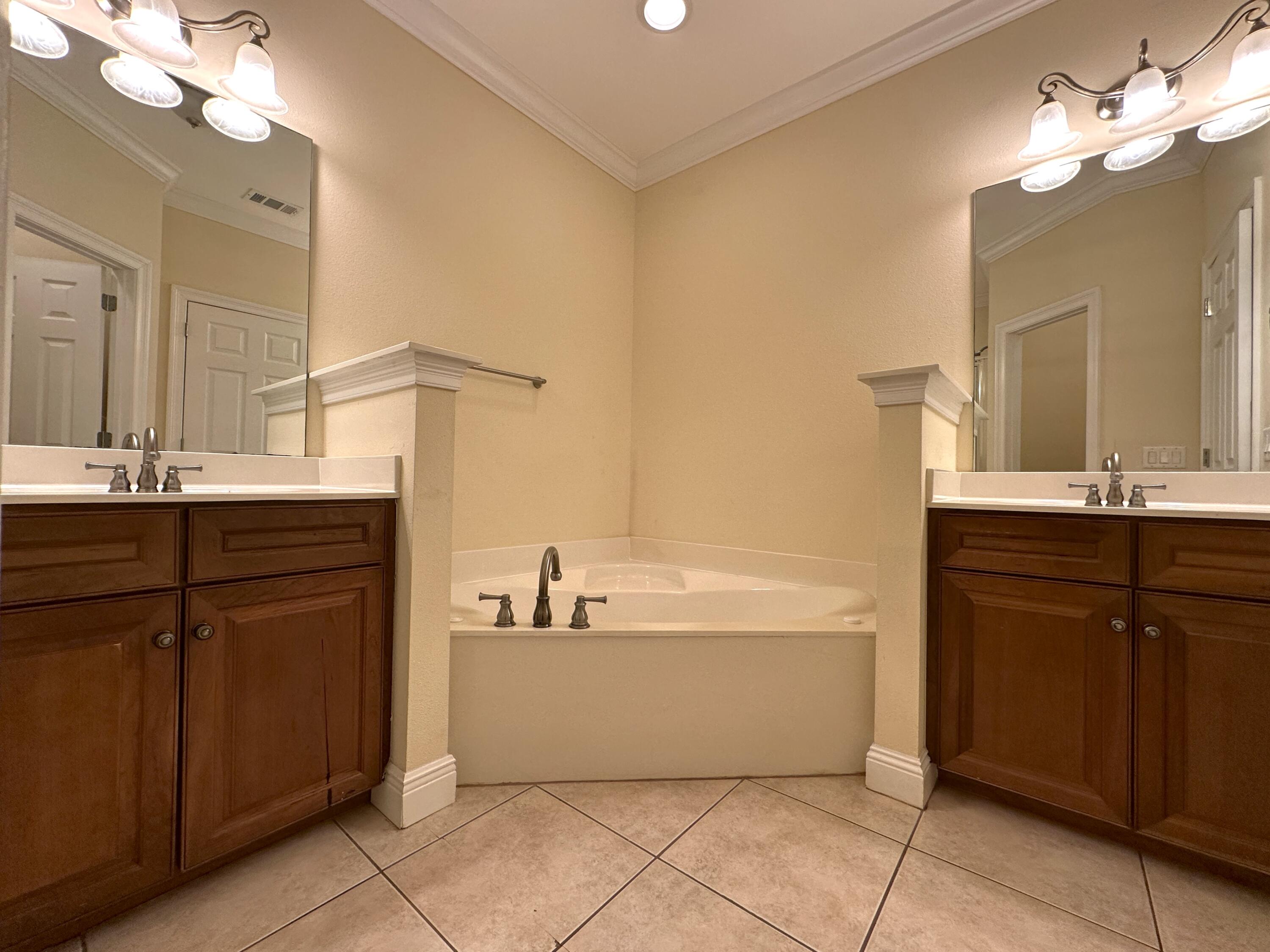 WALTON OAKS TOWNHOMES - Residential Lease