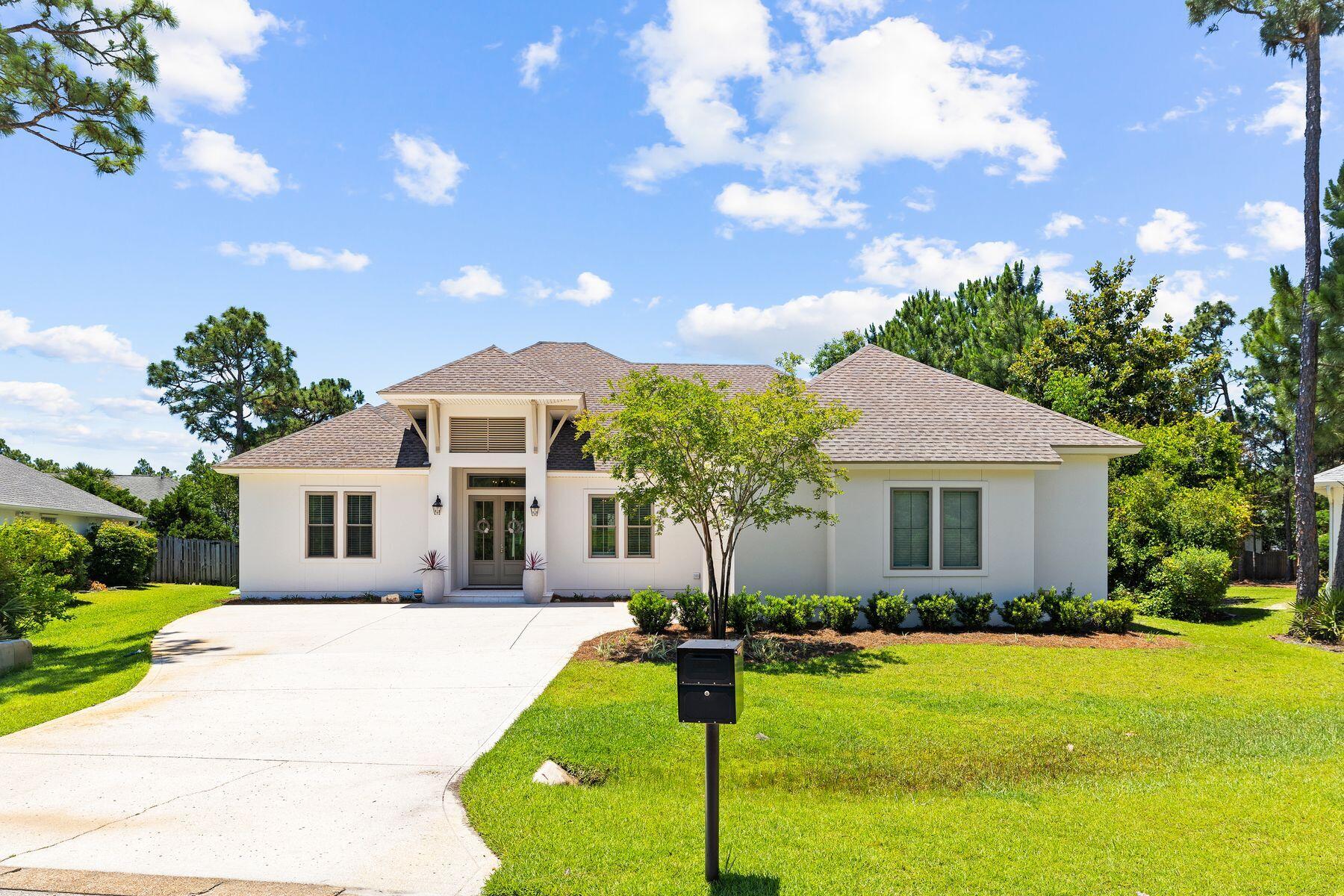 PELICAN BAY - Residential