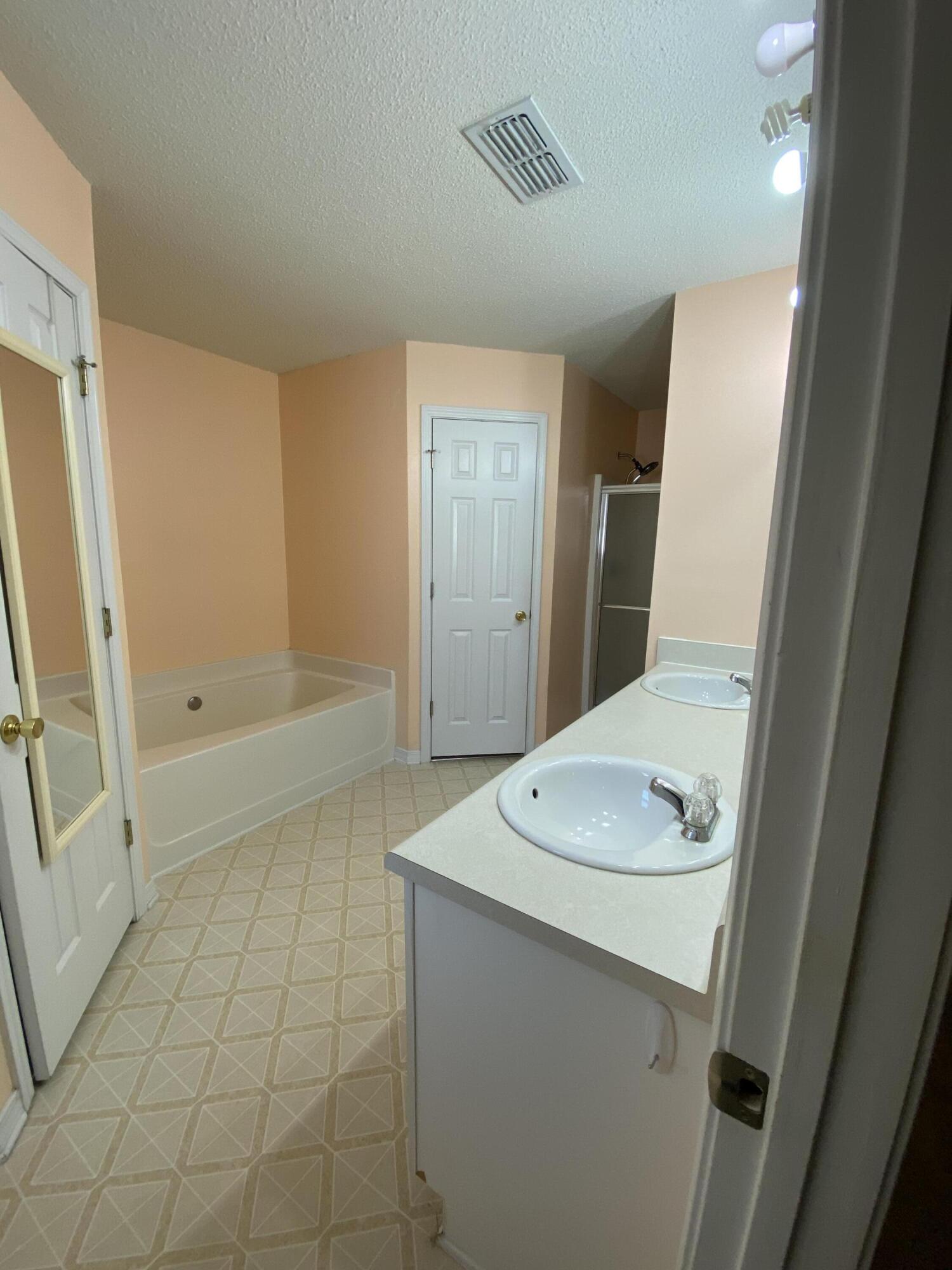 COUNTRYVIEW EST 10TH ADD - Residential Lease