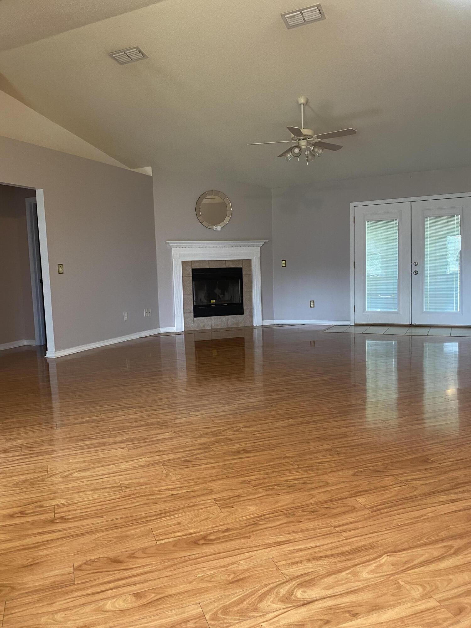 COUNTRYVIEW EST 10TH ADD - Residential Lease
