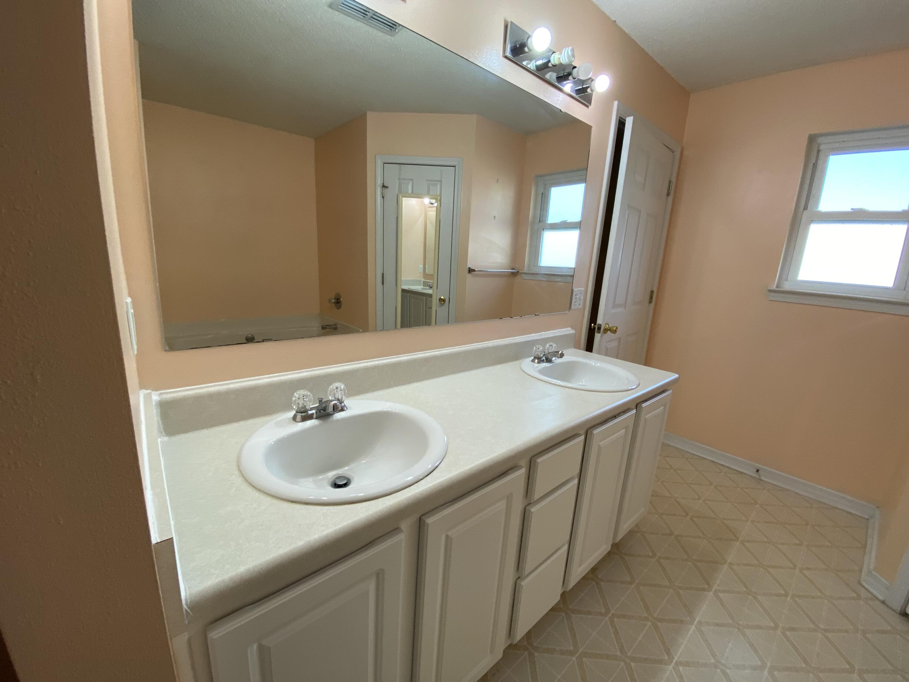 COUNTRYVIEW EST 10TH ADD - Residential Lease