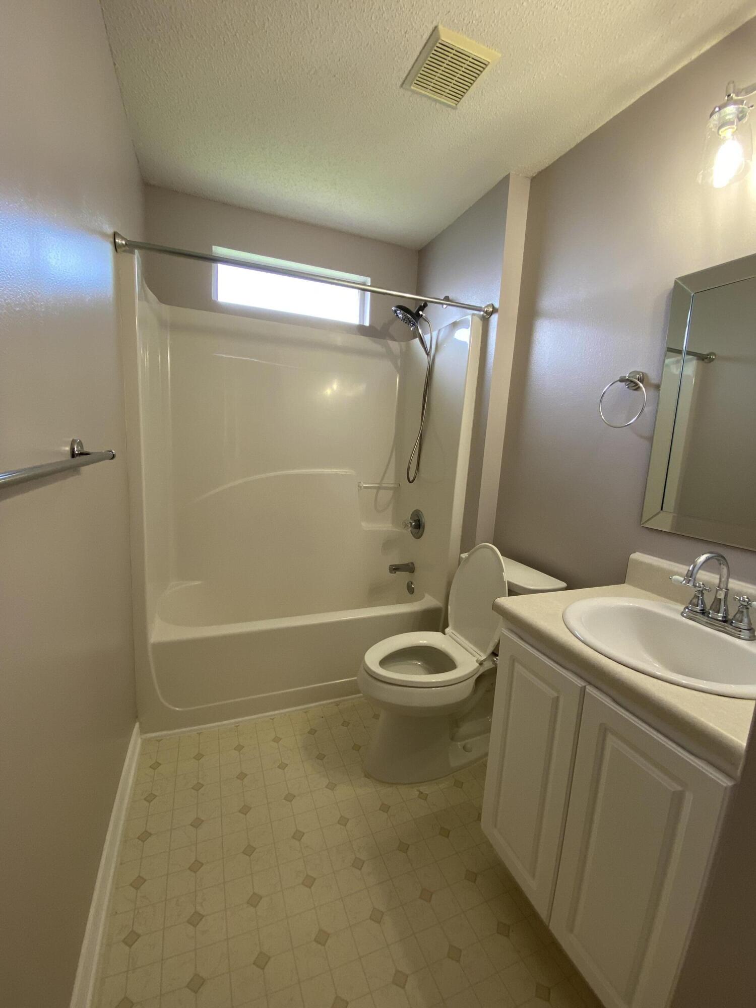 COUNTRYVIEW EST 10TH ADD - Residential Lease