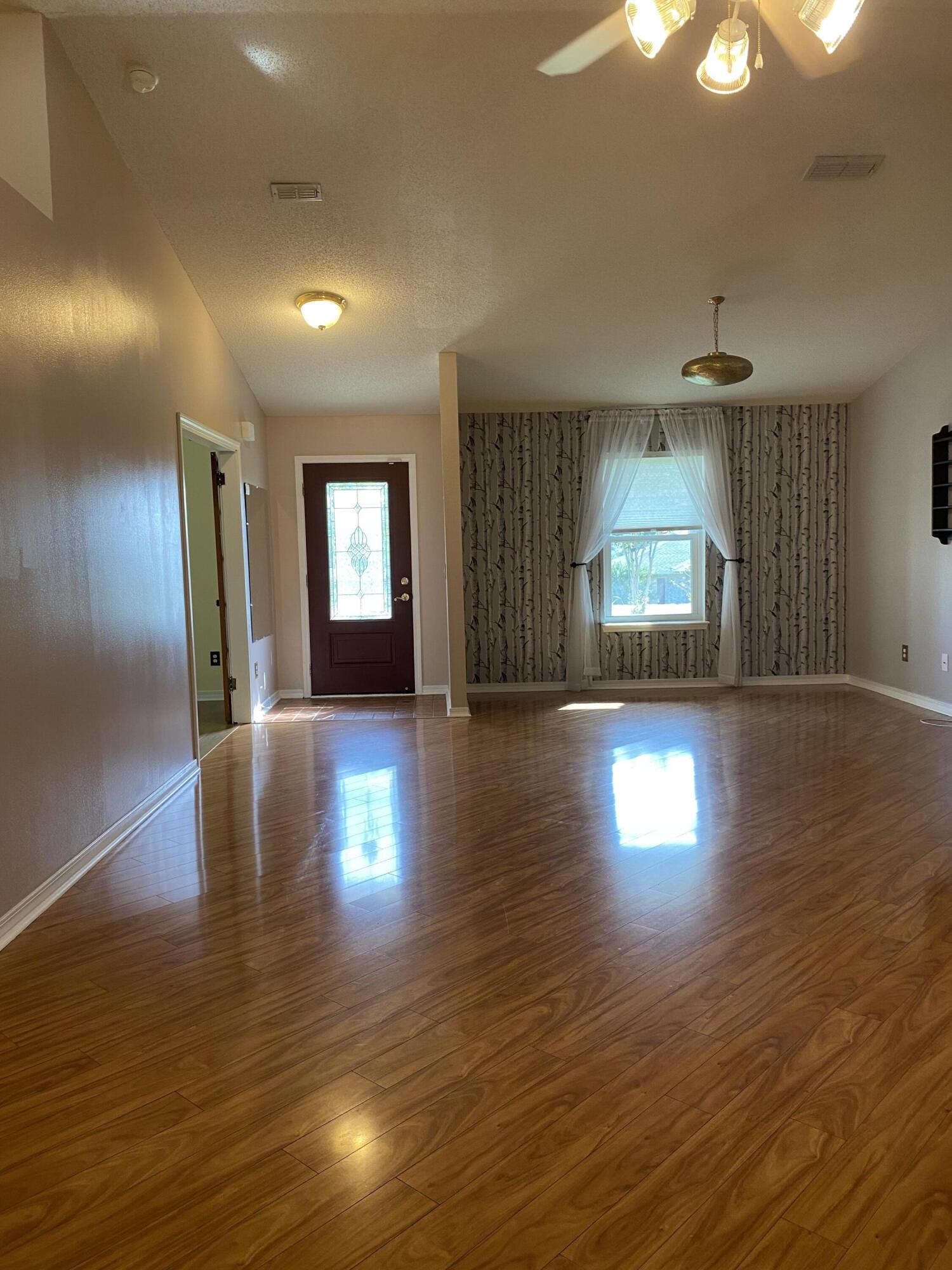 COUNTRYVIEW EST 10TH ADD - Residential Lease