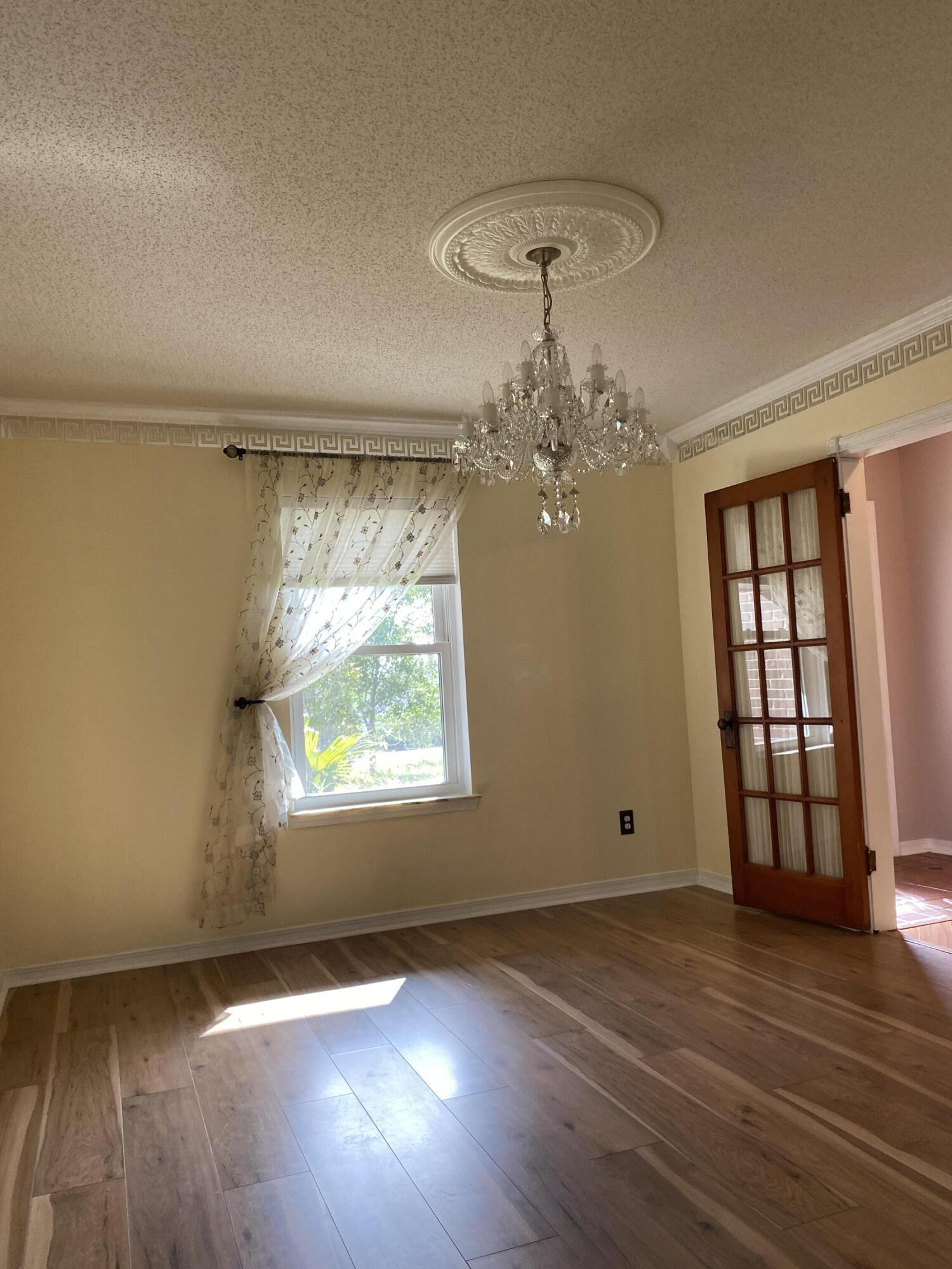 COUNTRYVIEW EST 10TH ADD - Residential Lease