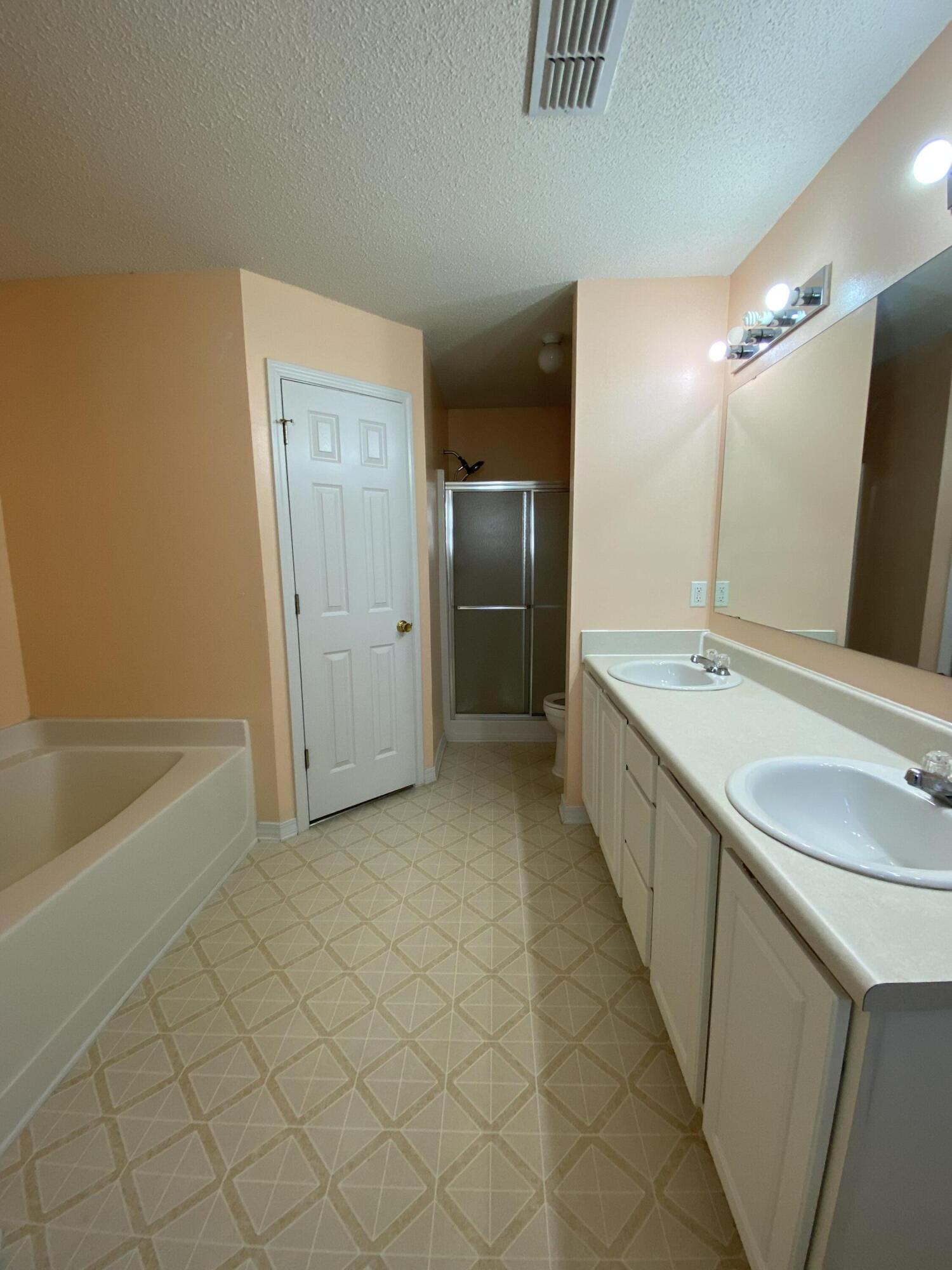 COUNTRYVIEW EST 10TH ADD - Residential Lease