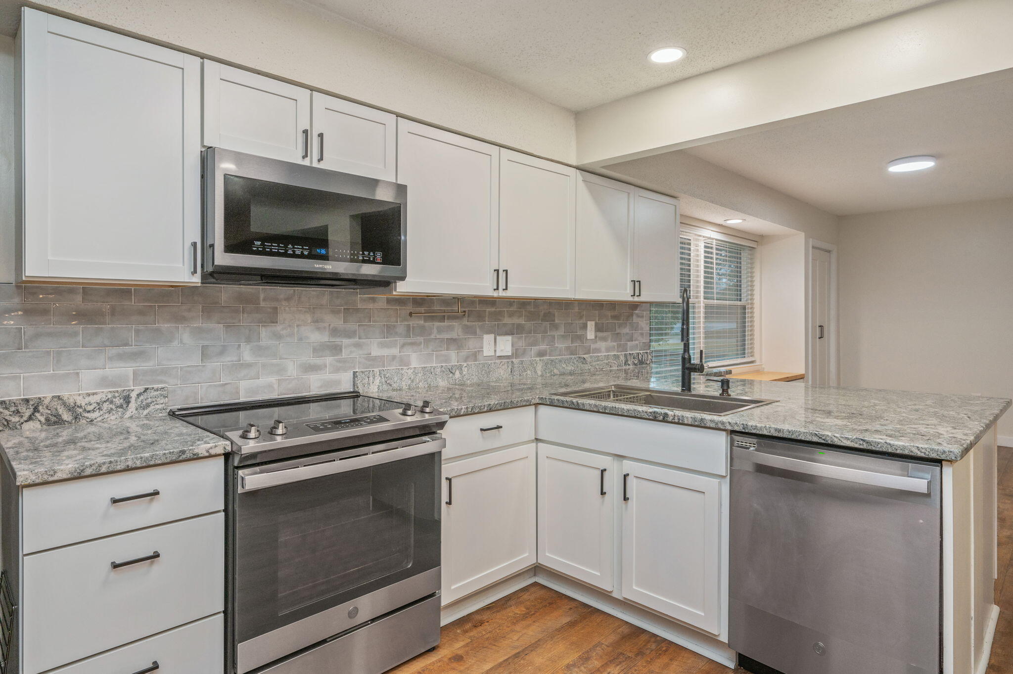 TANGLEWOOD S/D 1ST ADDN - Residential Lease