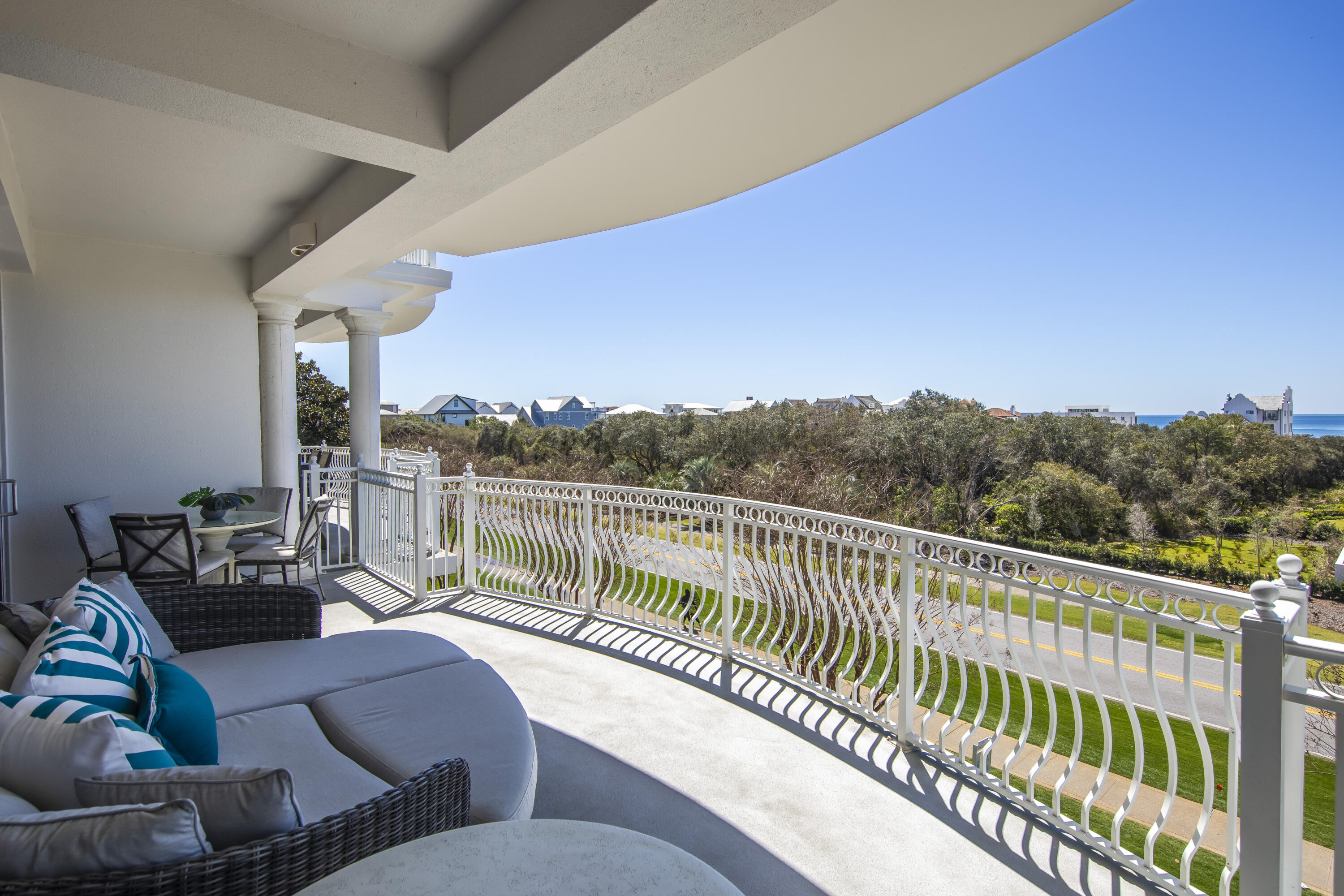 ALEXANDER AT PALM COURT - Residential