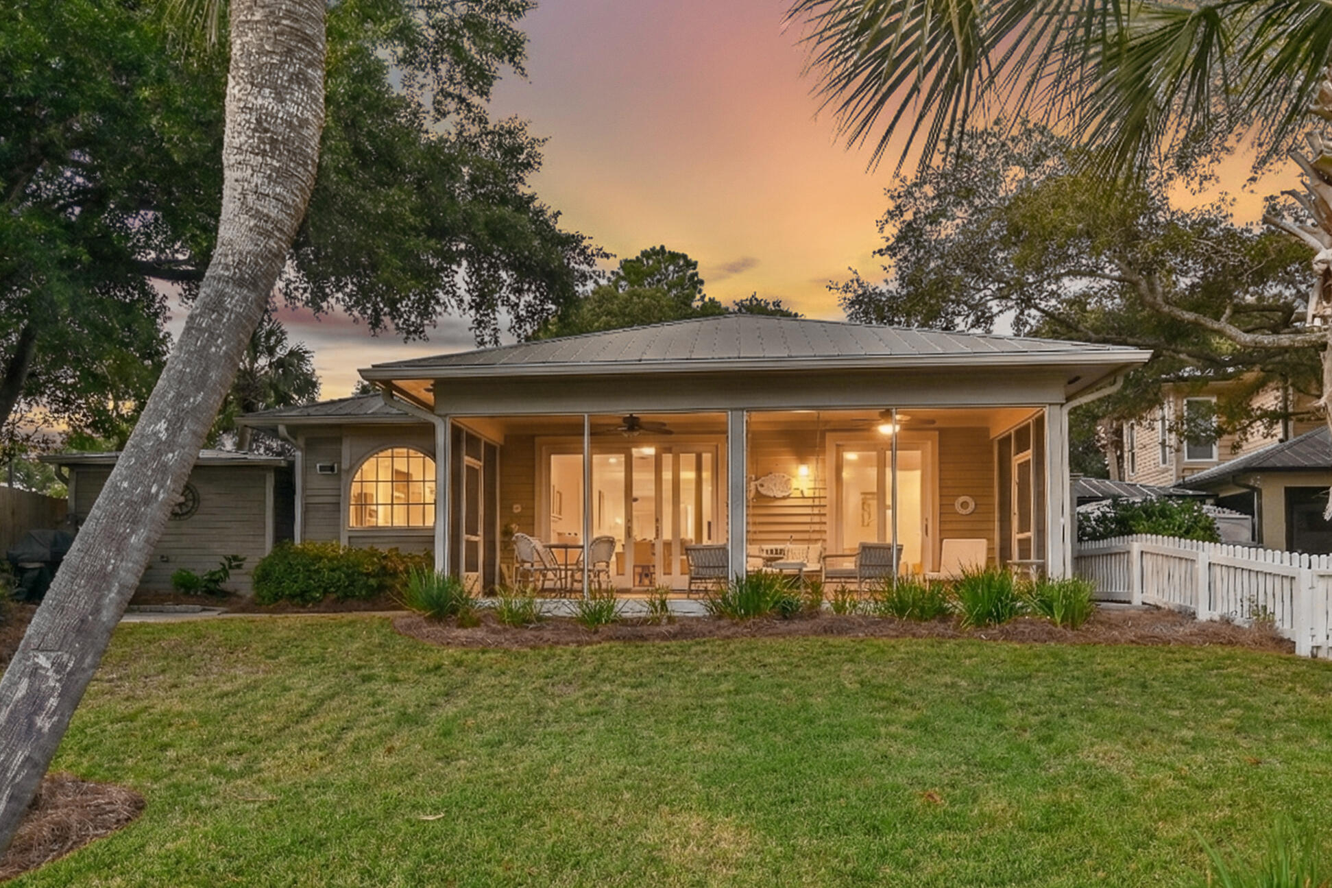 CRYSTAL LAKE - Residential