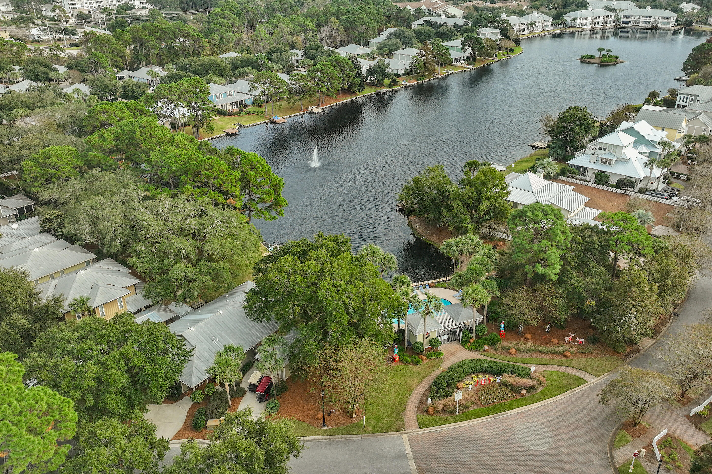 CRYSTAL LAKE - Residential