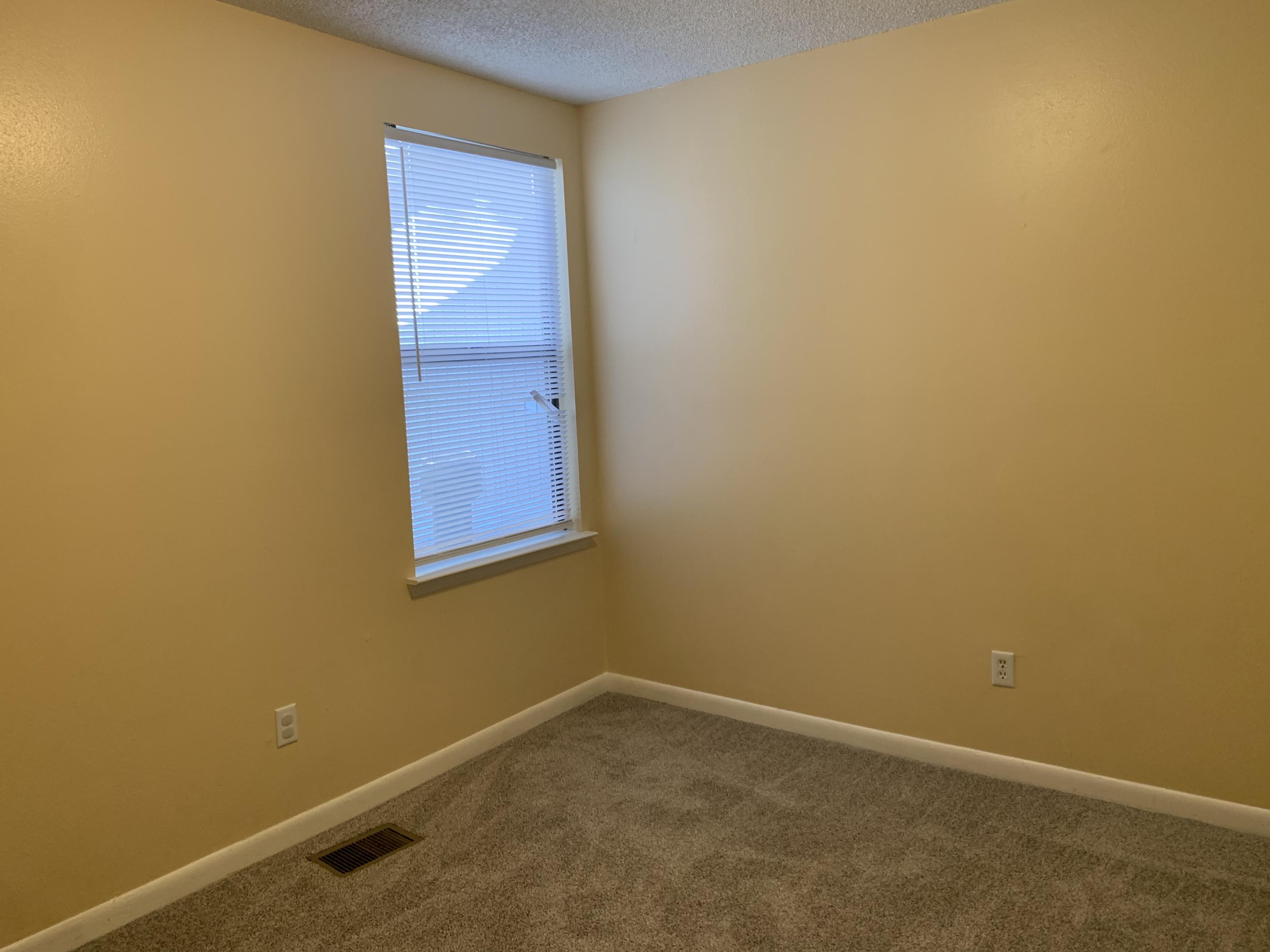 OAK WOOD T/H - Residential Lease