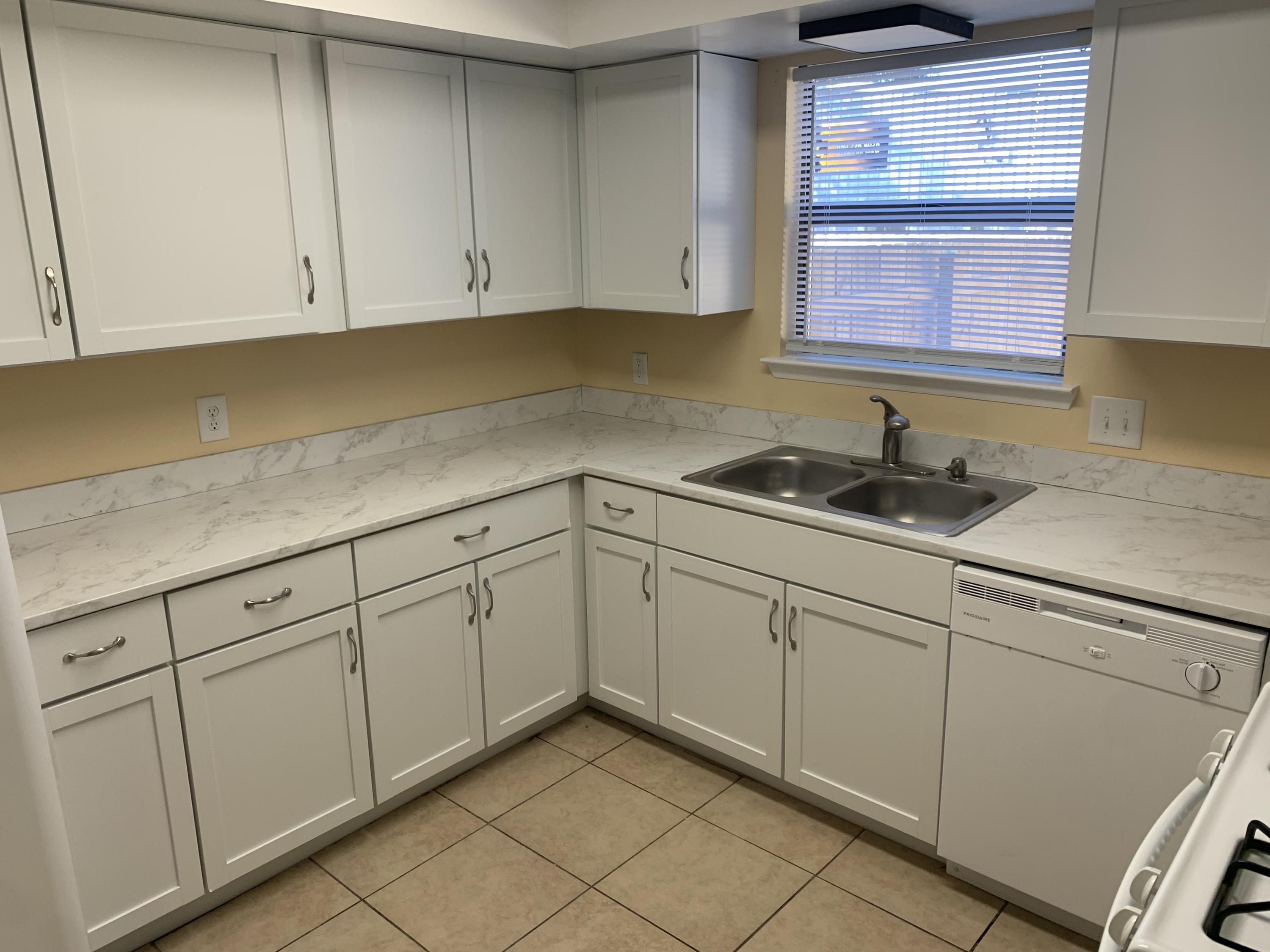 OAK WOOD T/H - Residential Lease