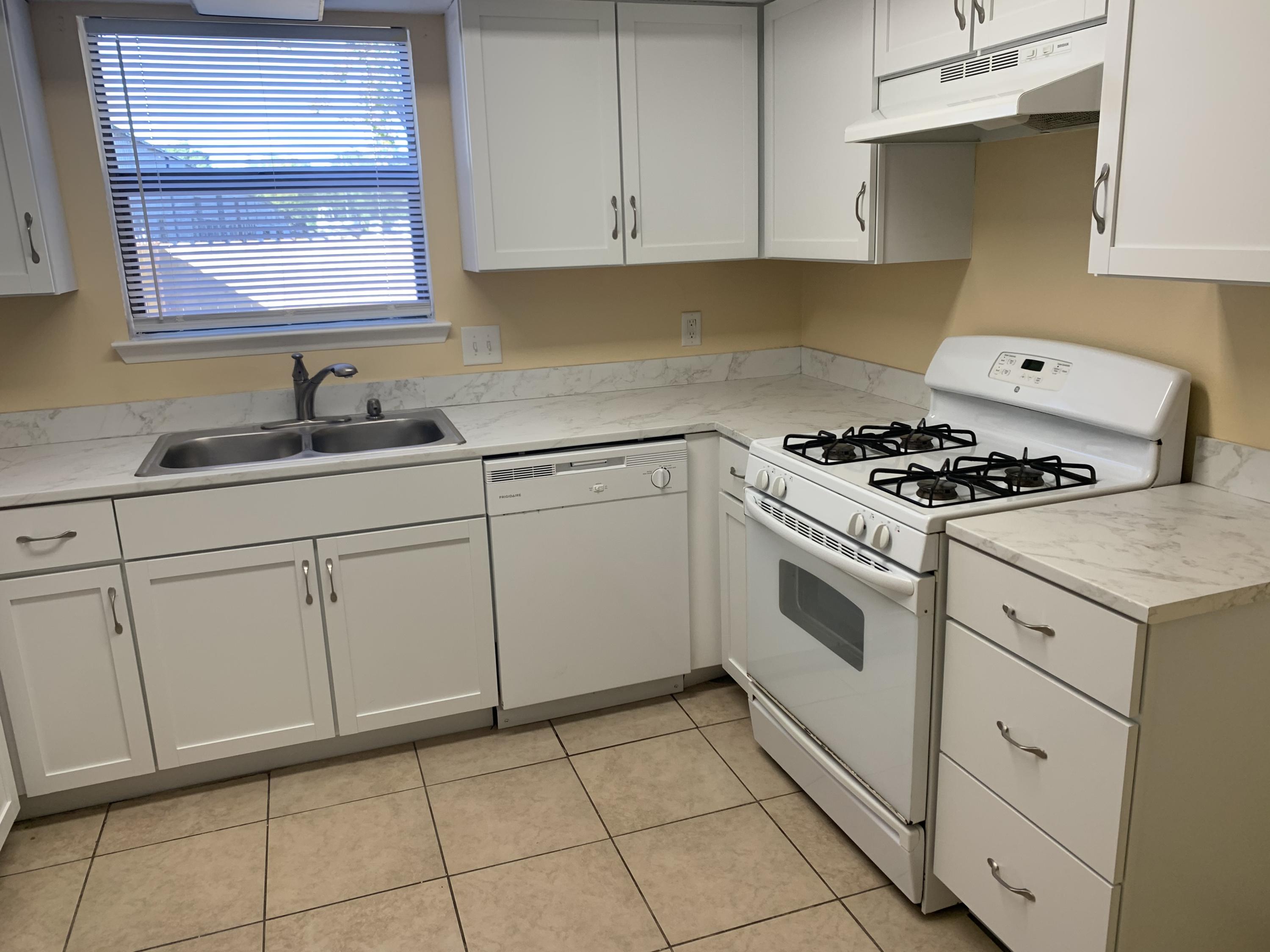 OAK WOOD T/H - Residential Lease