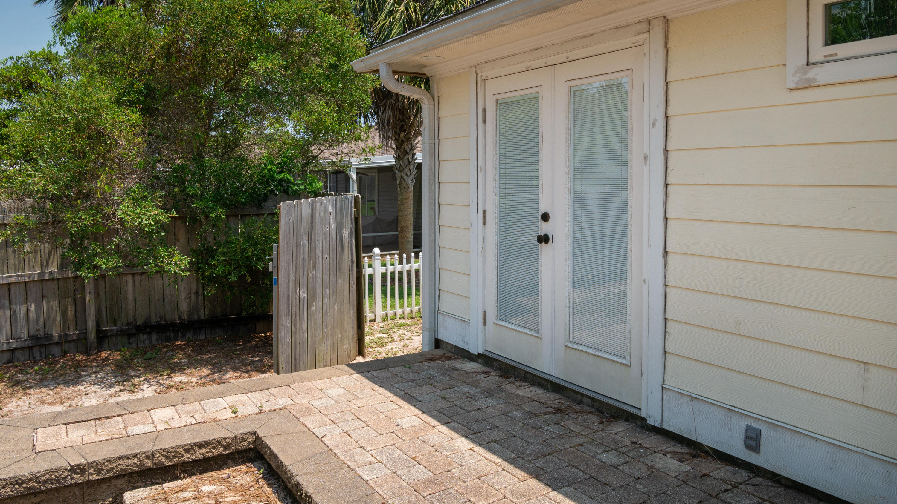 NAVARRE/BCH 1ST ADDT - Residential