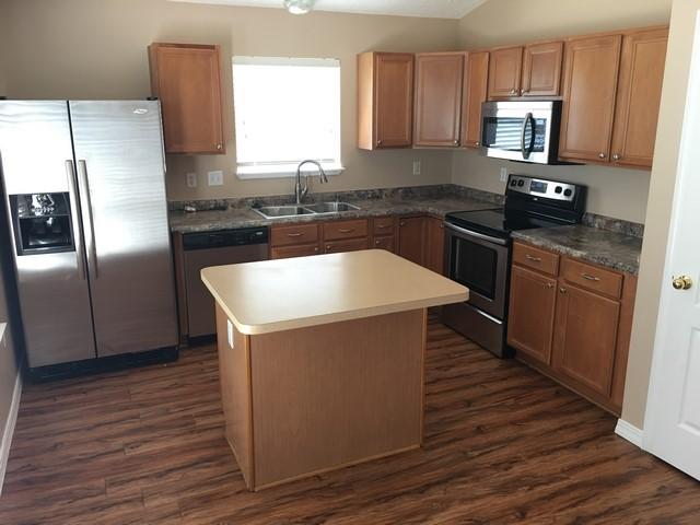 EMERALD LAKES PH 3 - Residential Lease