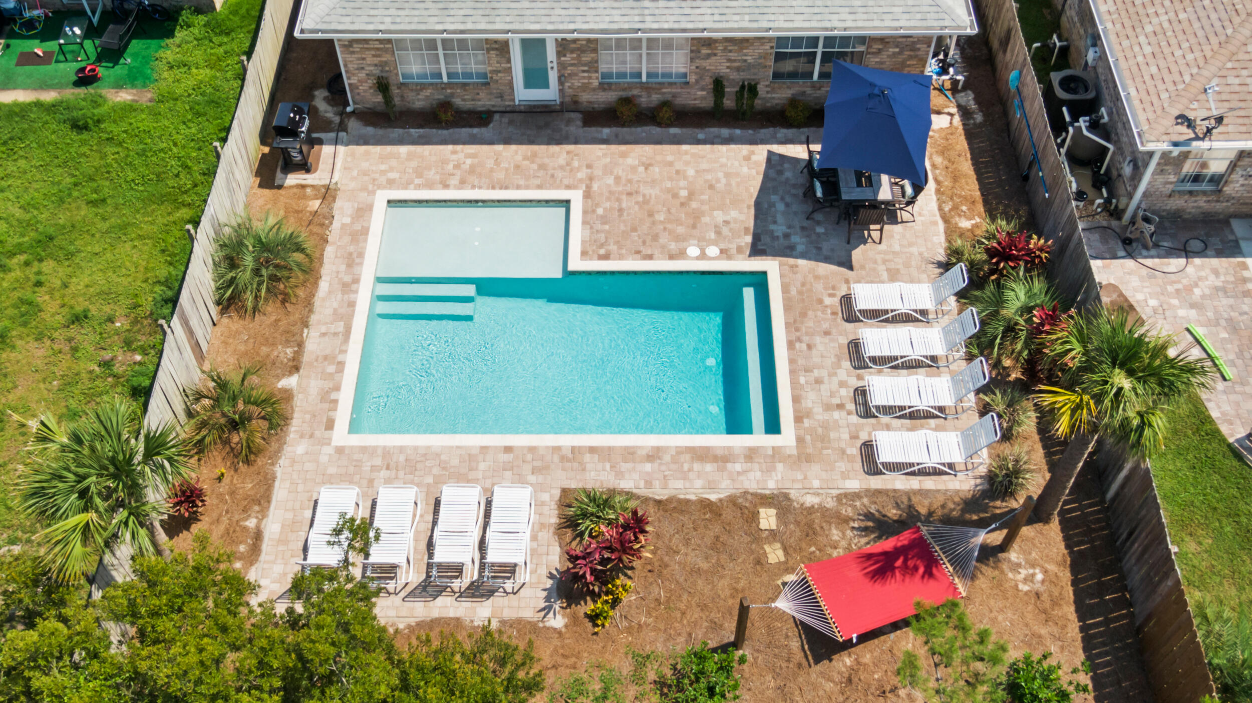 PARADISE RETREAT - Residential