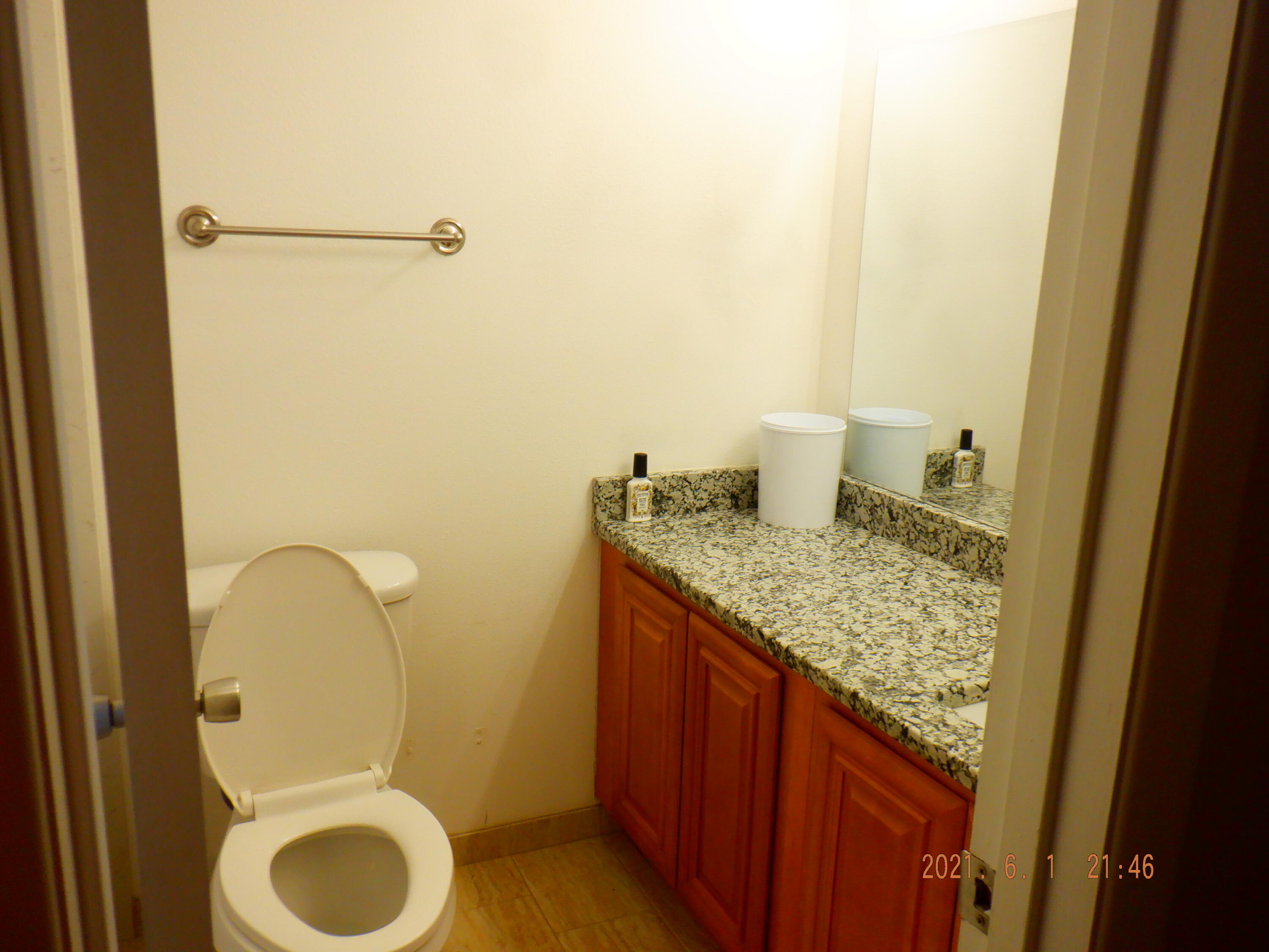 COUNTRY CLUB ESTATES 1ST ADDN - Residential Lease