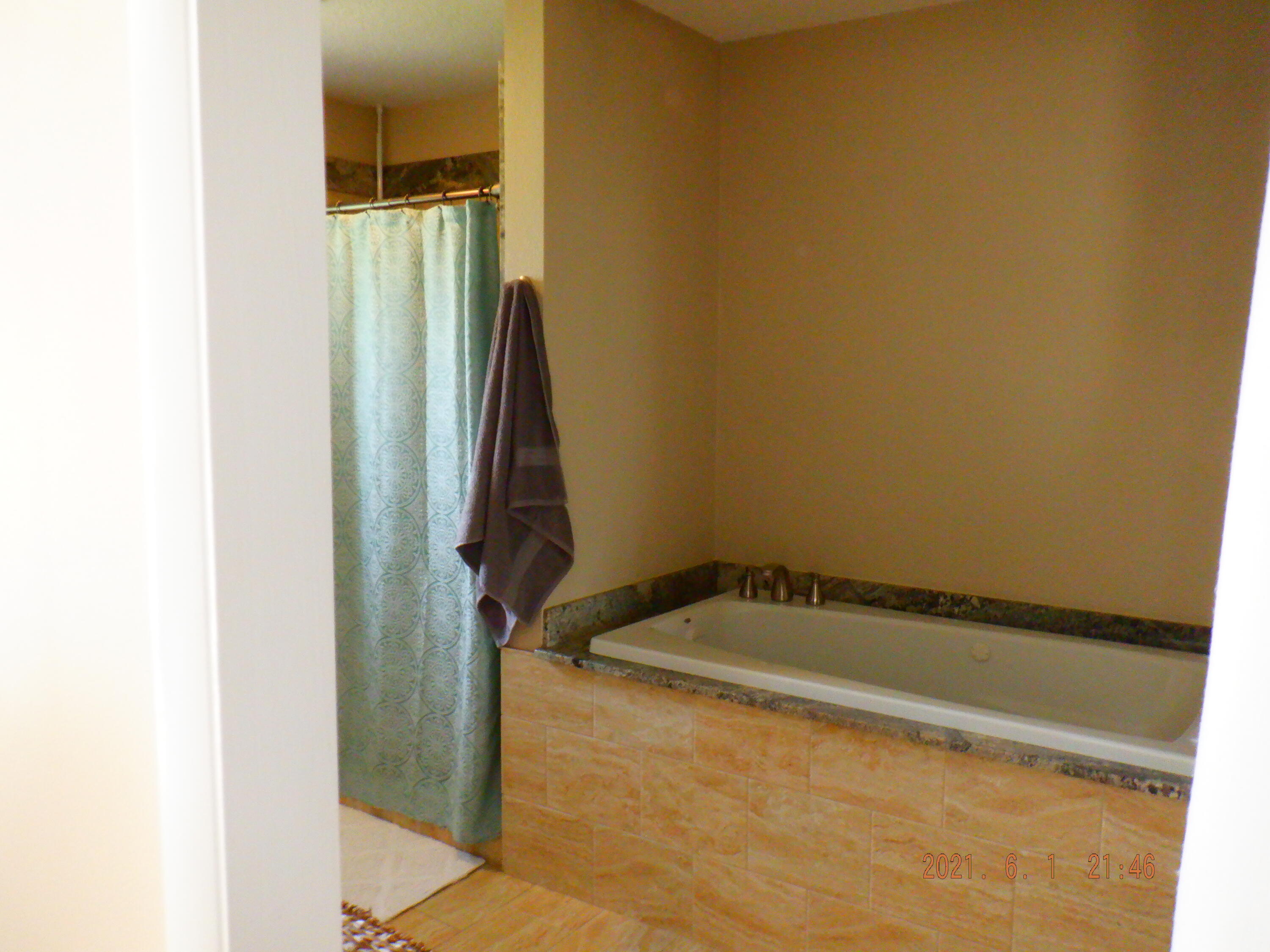 COUNTRY CLUB ESTATES 1ST ADDN - Residential Lease