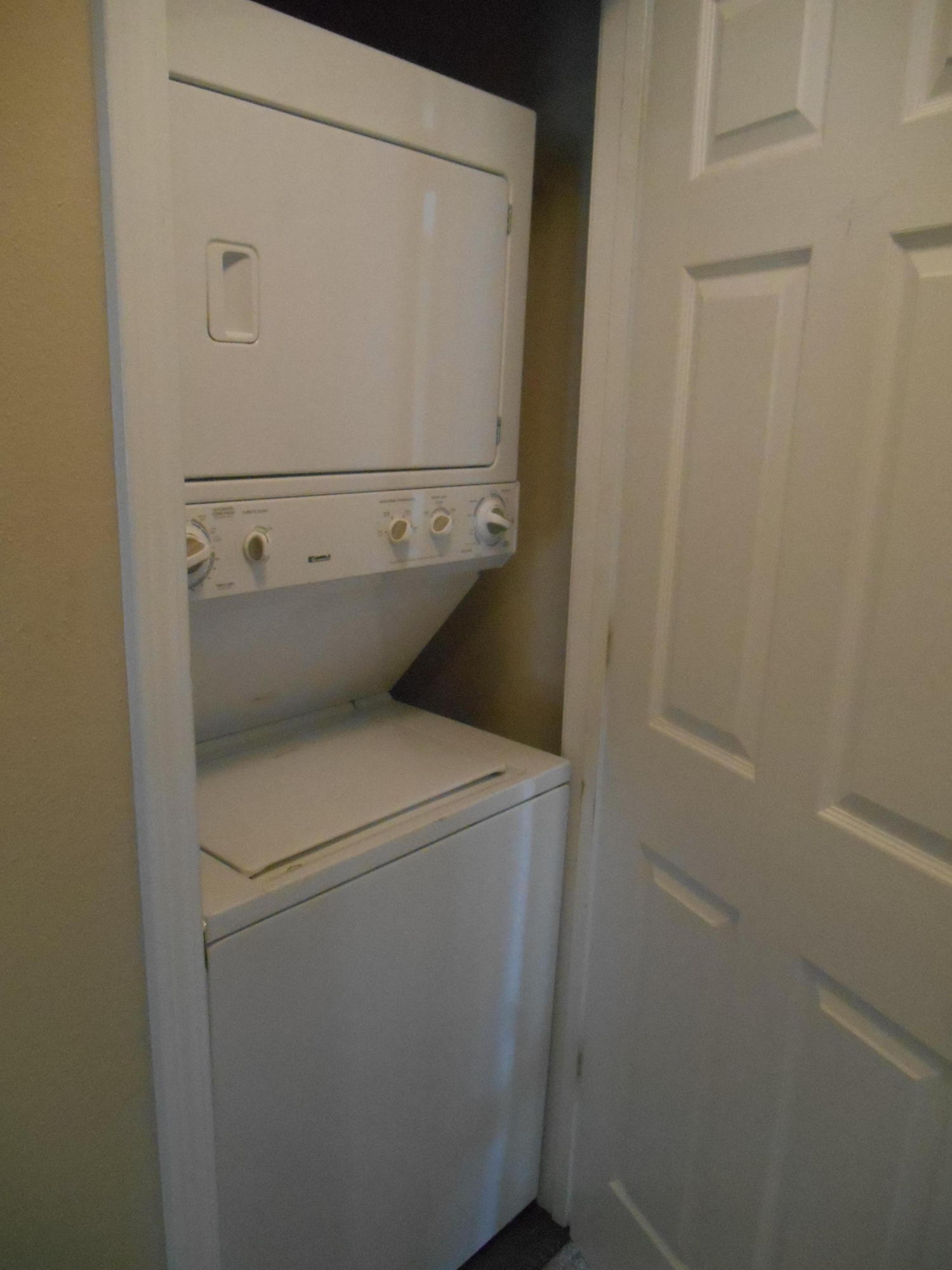 ROLLING PINES - Residential Lease