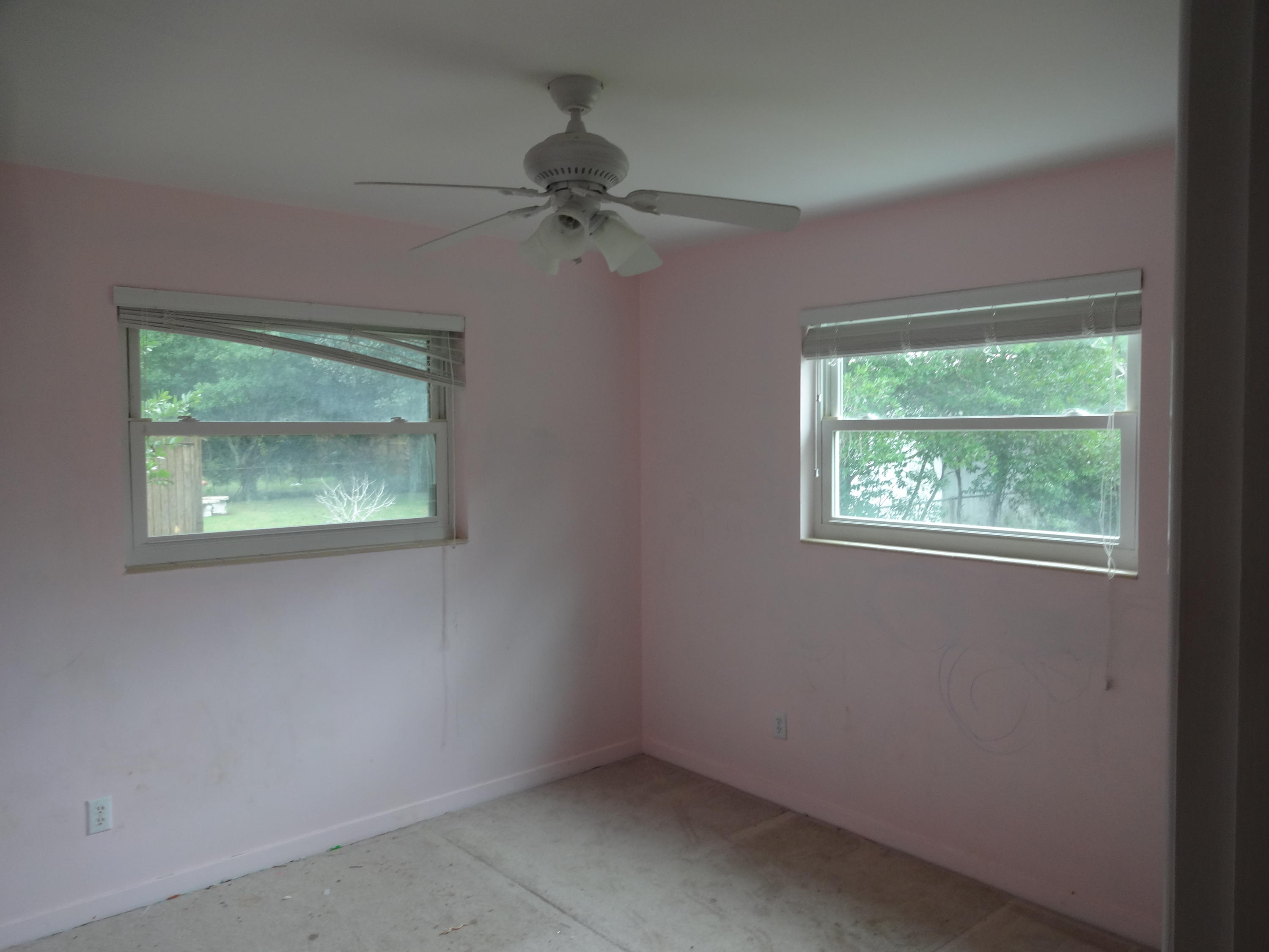 SEABREEZE 6TH ADDN LOT 4 BLK E - Residential