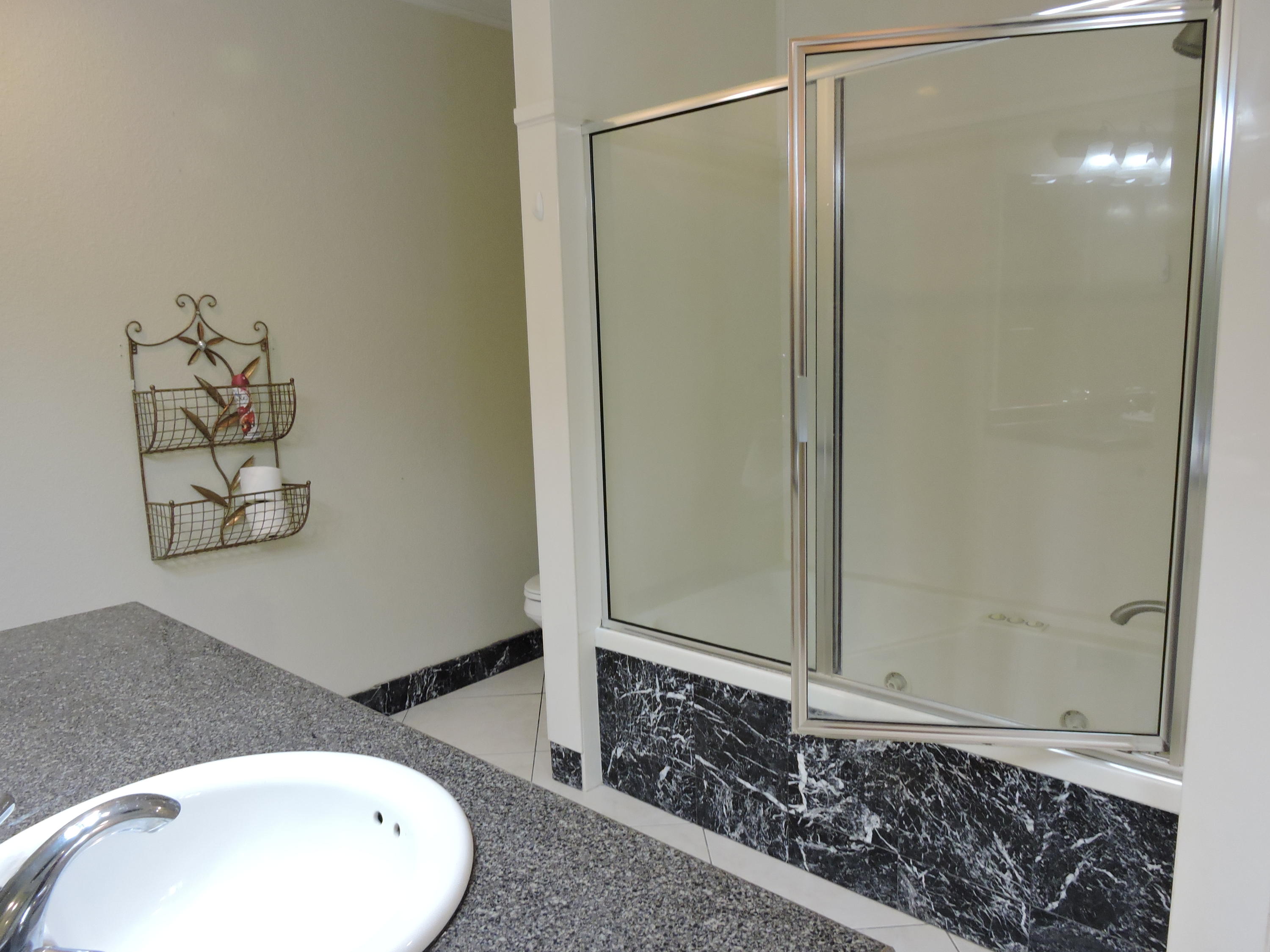 COUNTRY BREEZE ESTATES - Residential Lease