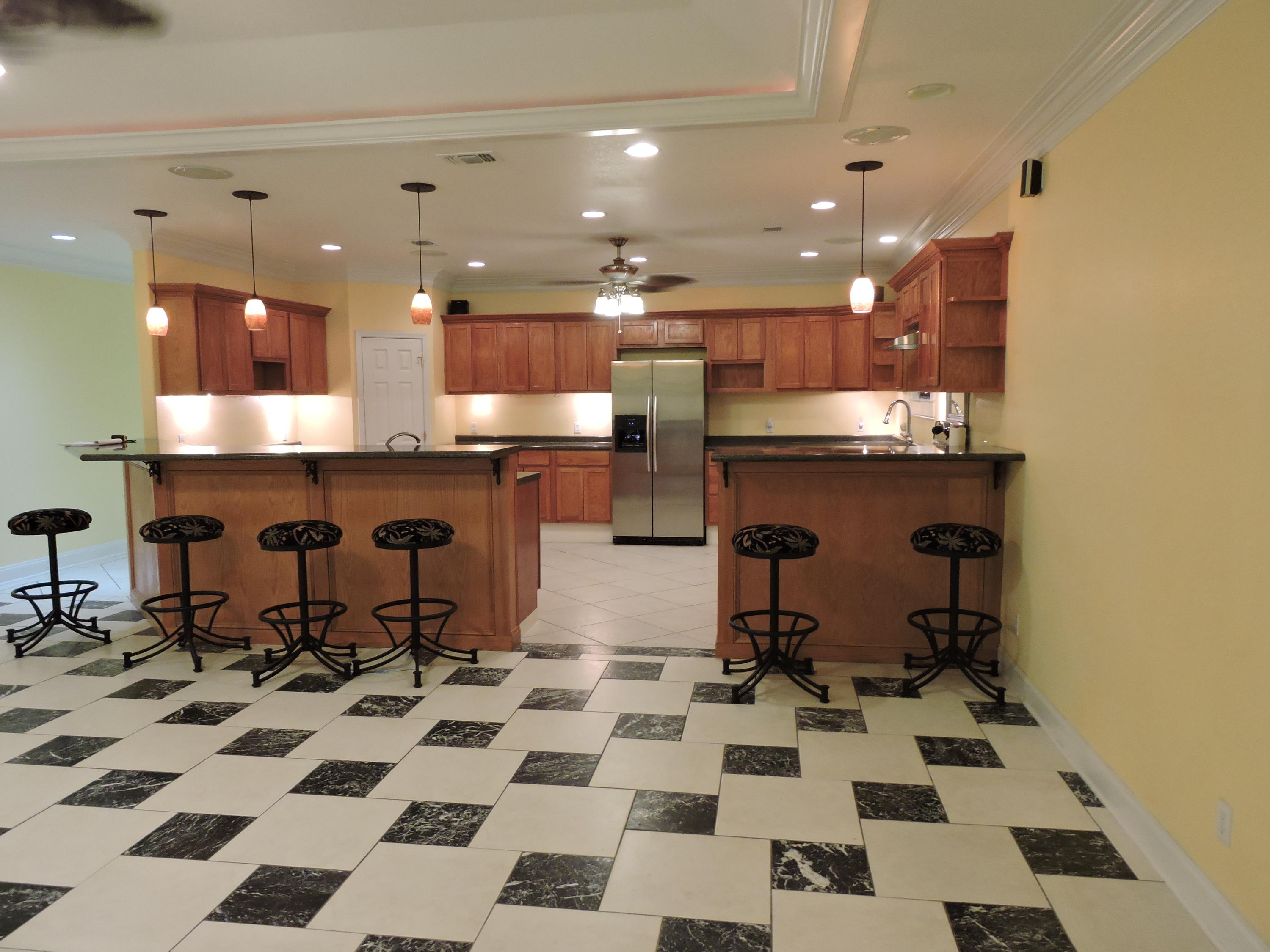COUNTRY BREEZE ESTATES - Residential Lease