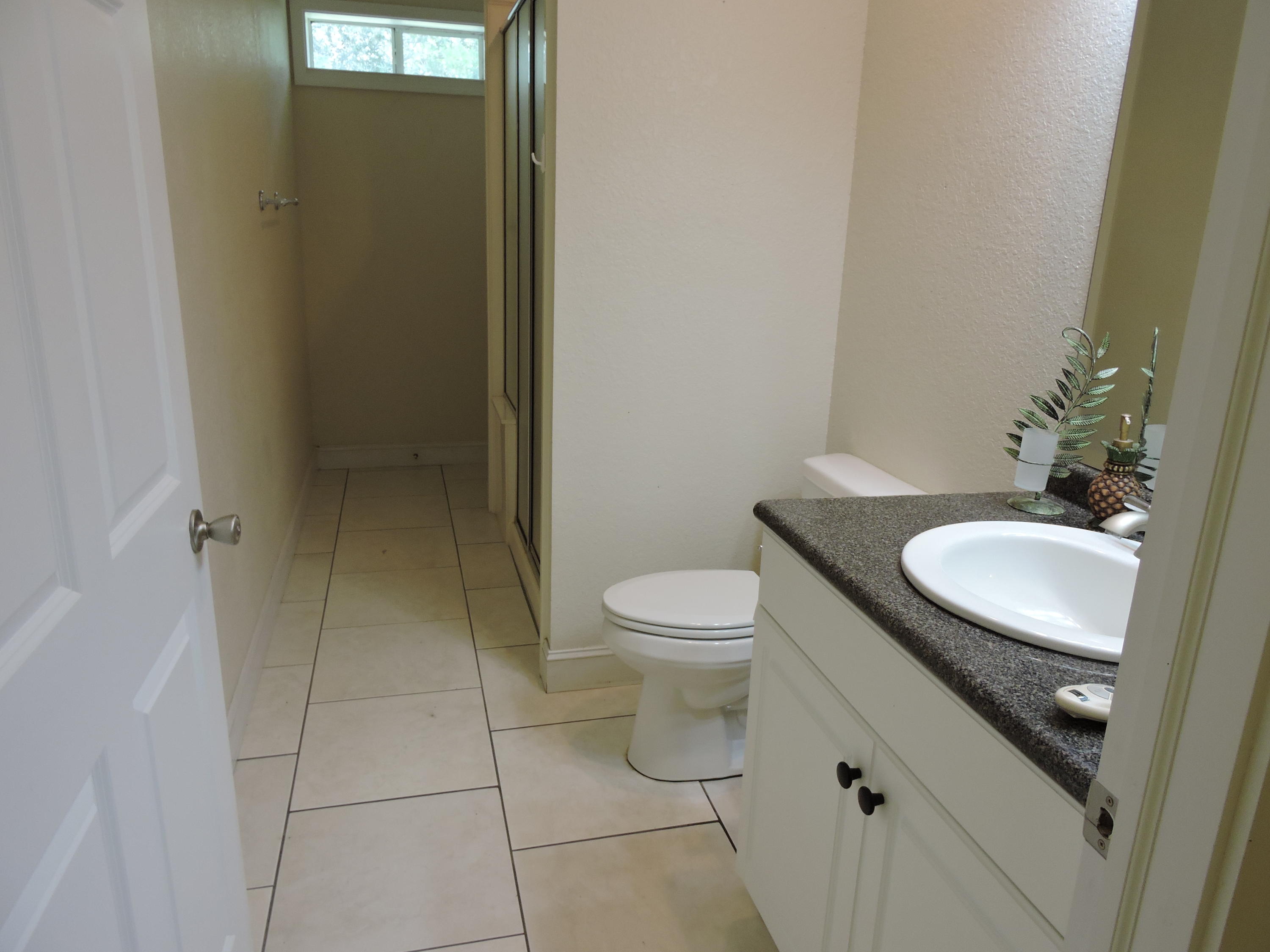 COUNTRY BREEZE ESTATES - Residential Lease