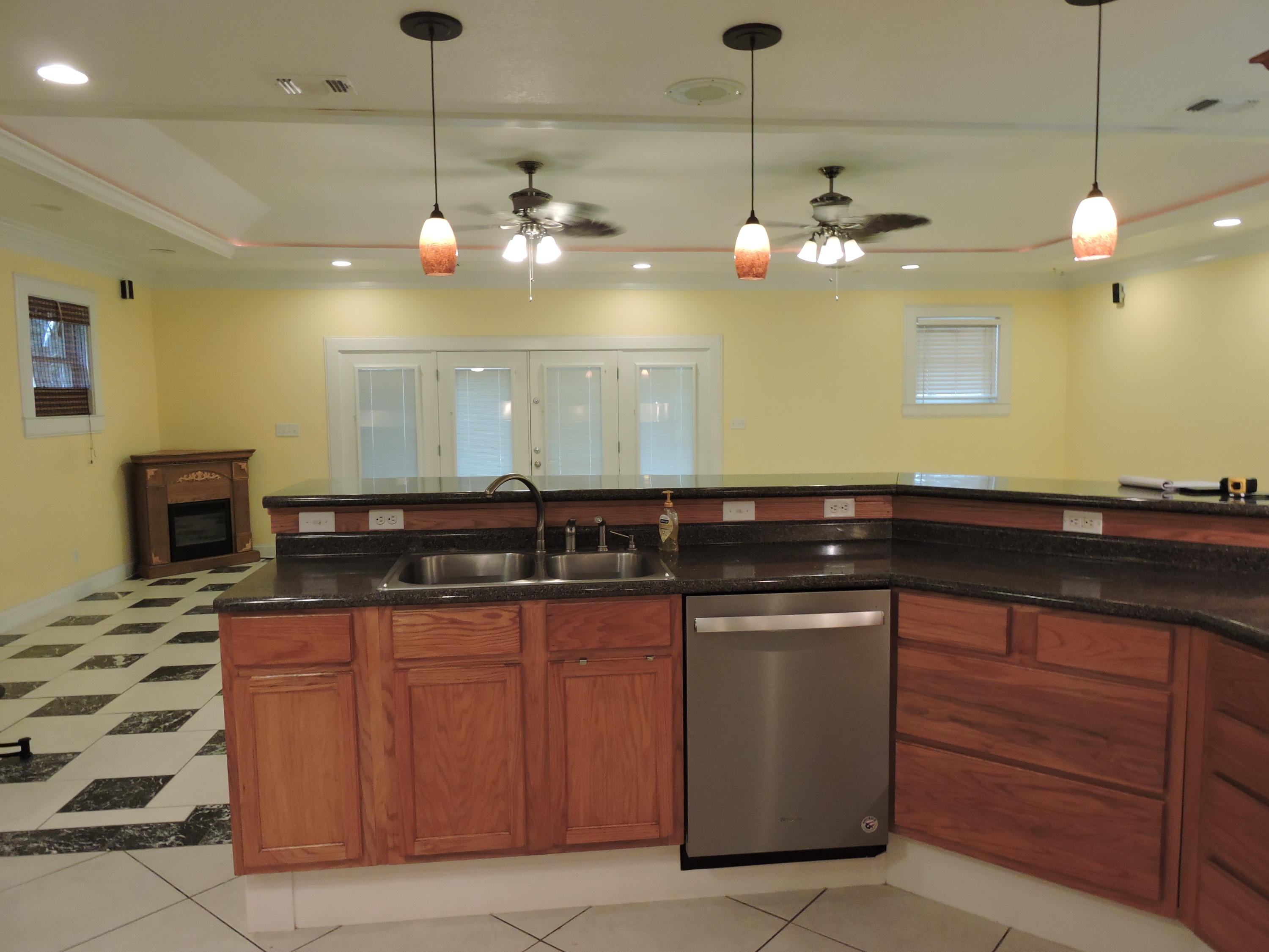 COUNTRY BREEZE ESTATES - Residential Lease