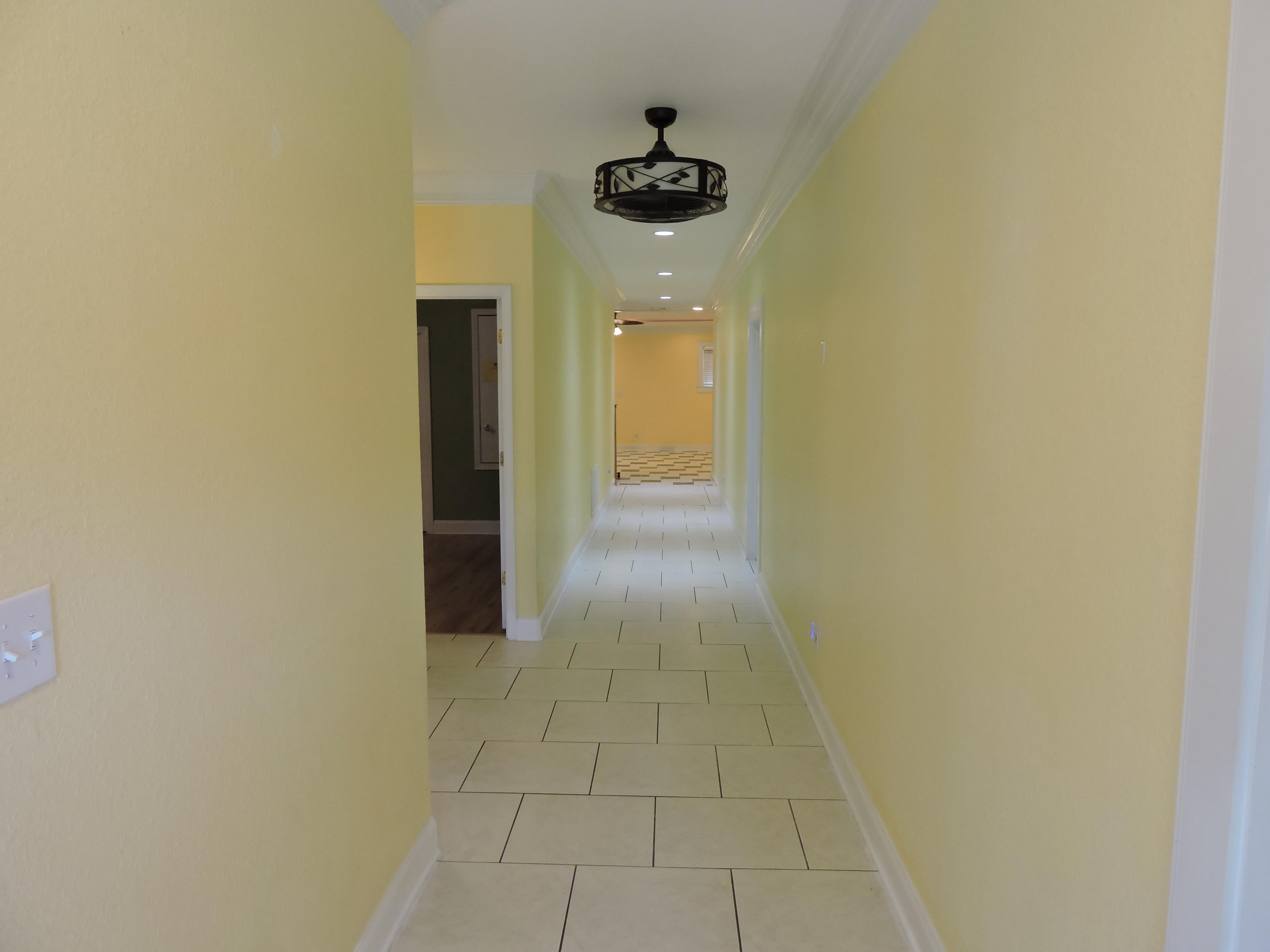 COUNTRY BREEZE ESTATES - Residential Lease