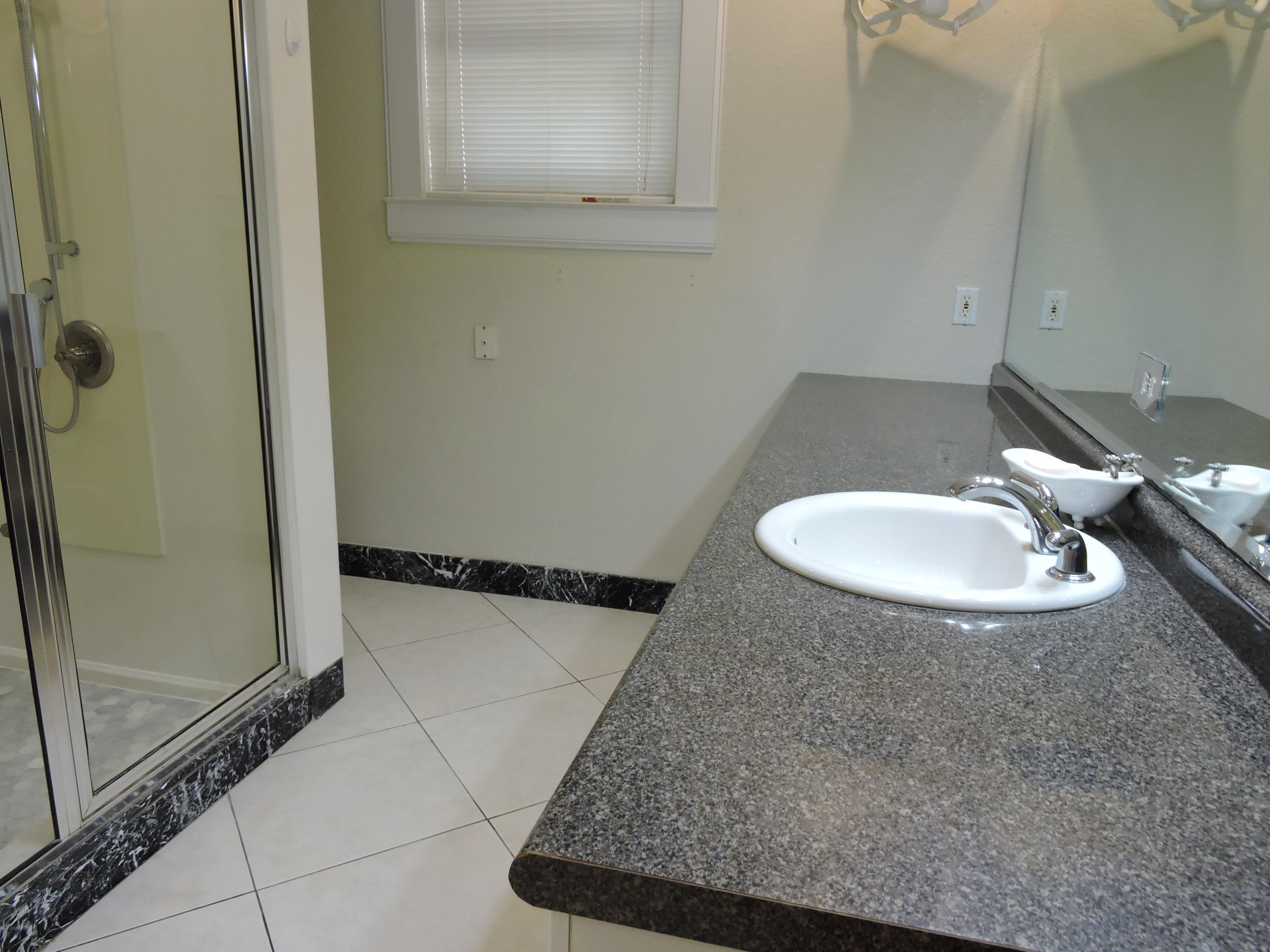 COUNTRY BREEZE ESTATES - Residential Lease