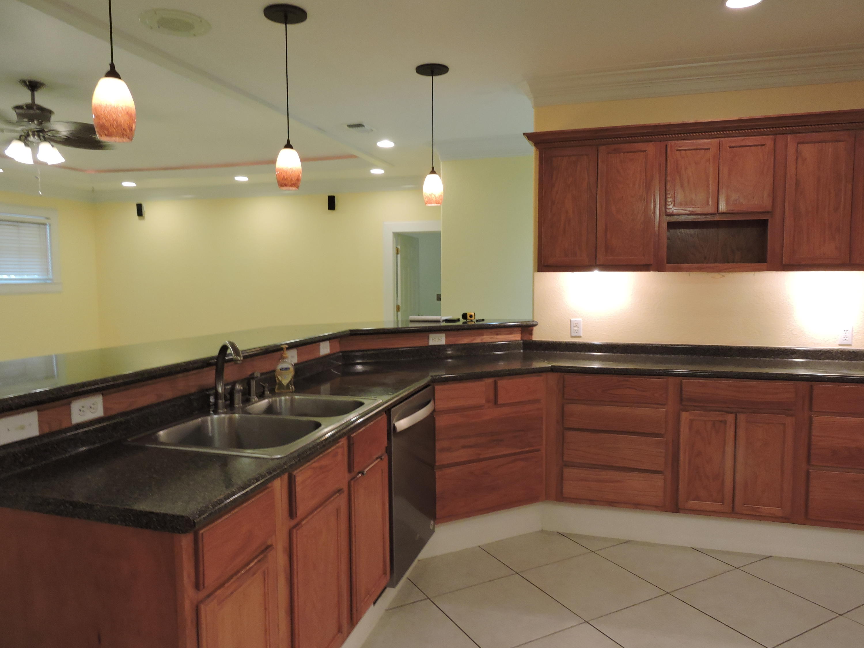 COUNTRY BREEZE ESTATES - Residential Lease