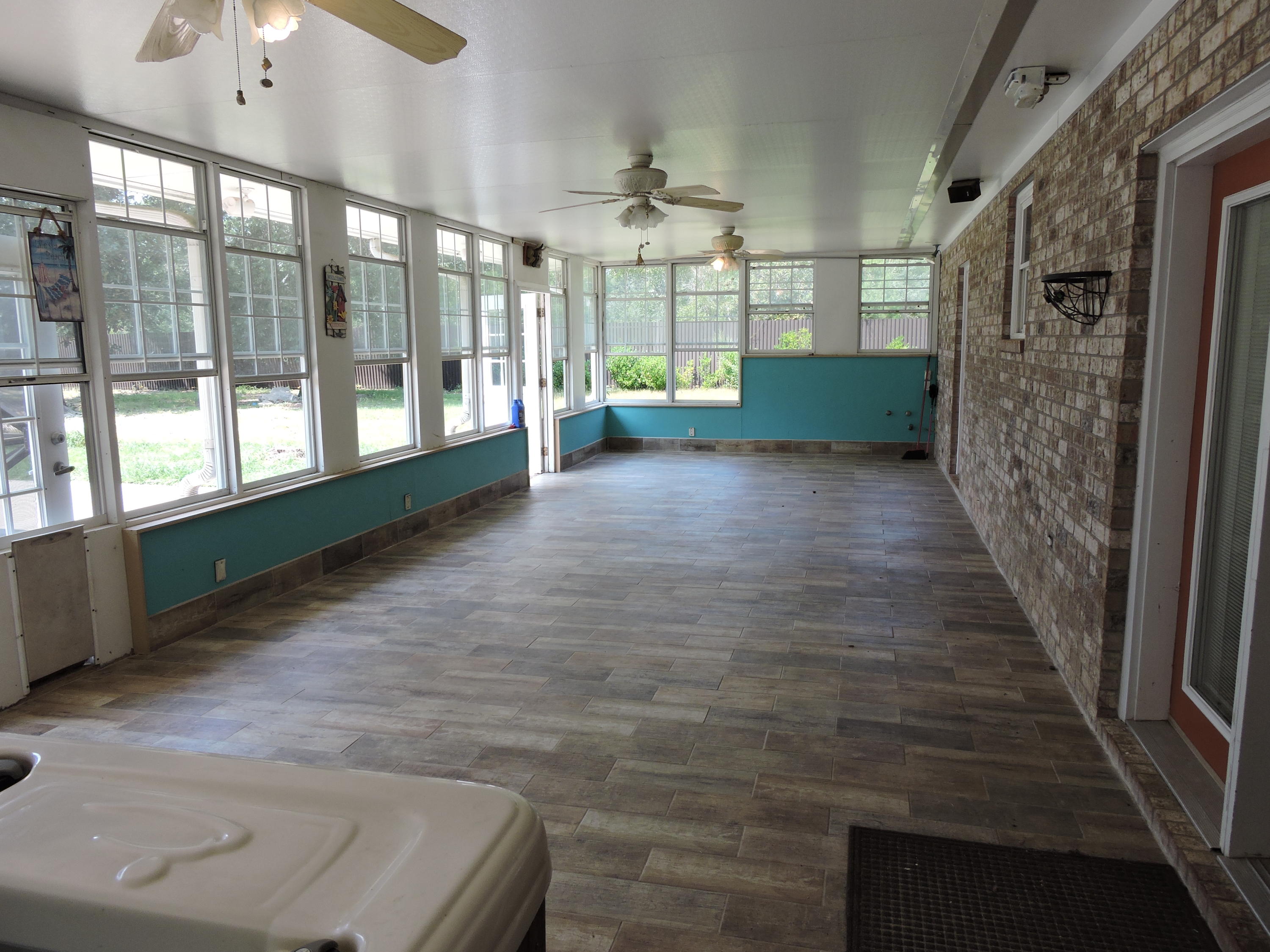 COUNTRY BREEZE ESTATES - Residential Lease