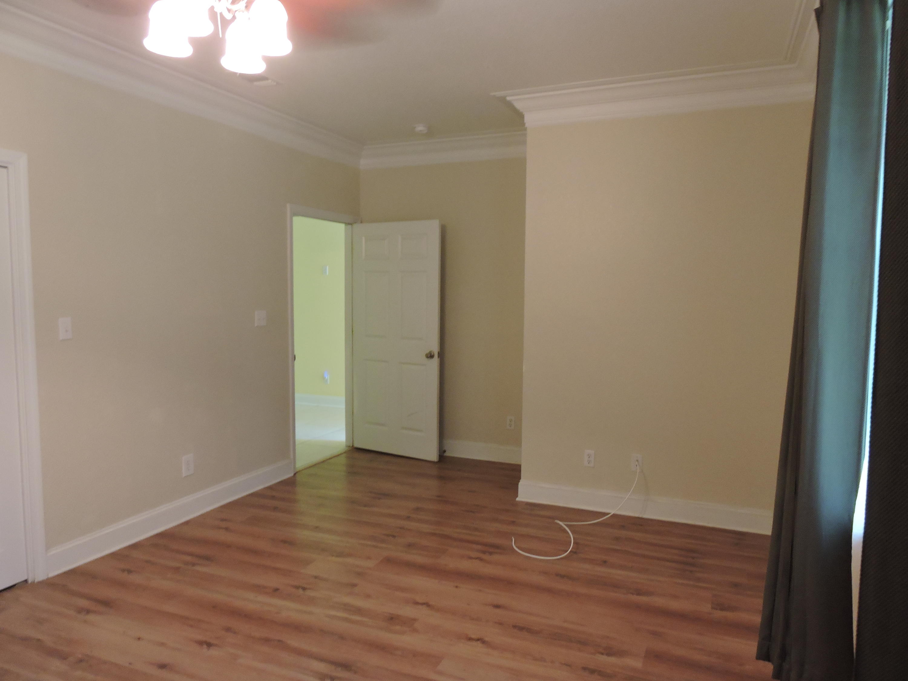 COUNTRY BREEZE ESTATES - Residential Lease