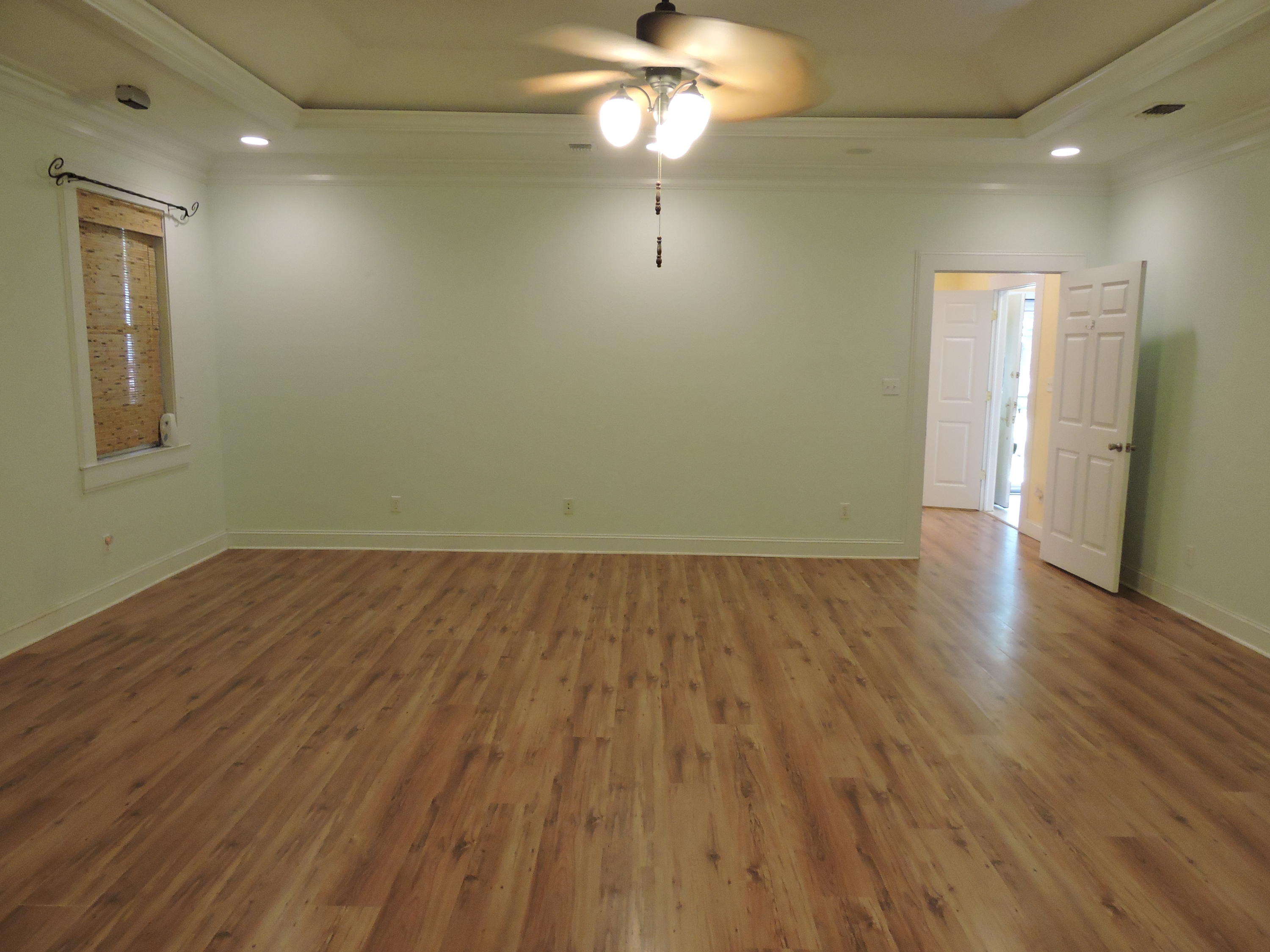 COUNTRY BREEZE ESTATES - Residential Lease
