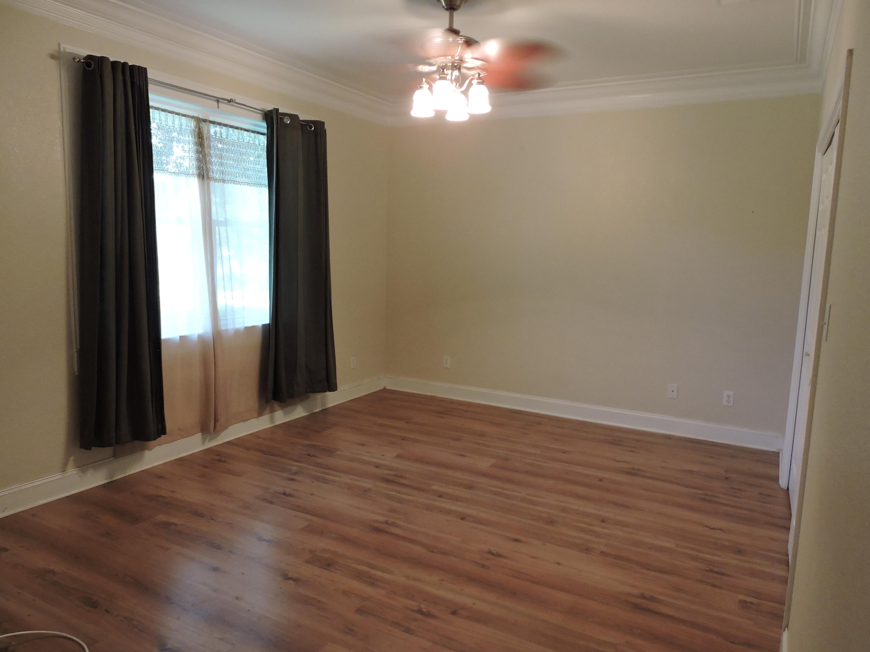 COUNTRY BREEZE ESTATES - Residential Lease
