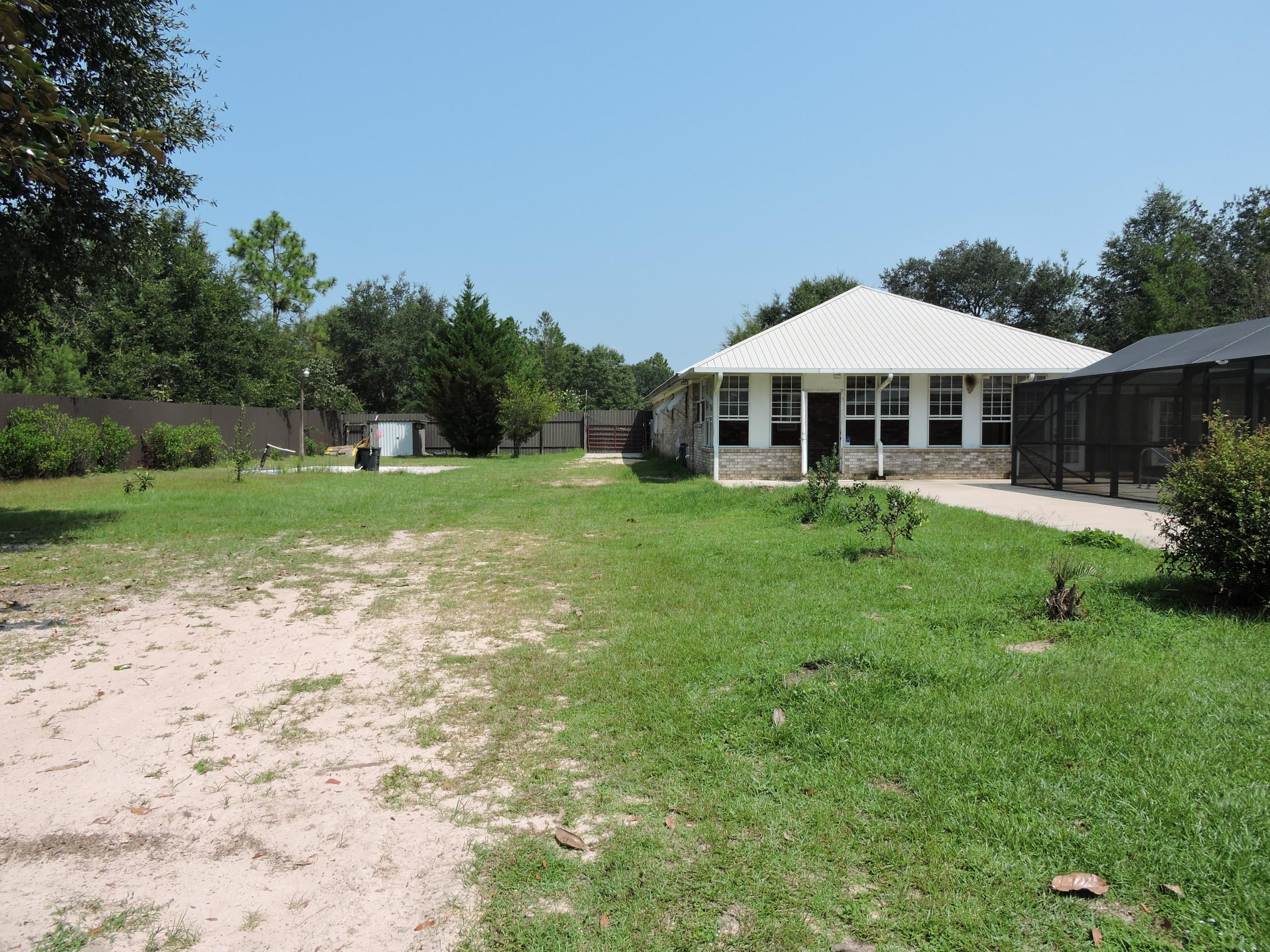COUNTRY BREEZE ESTATES - Residential Lease