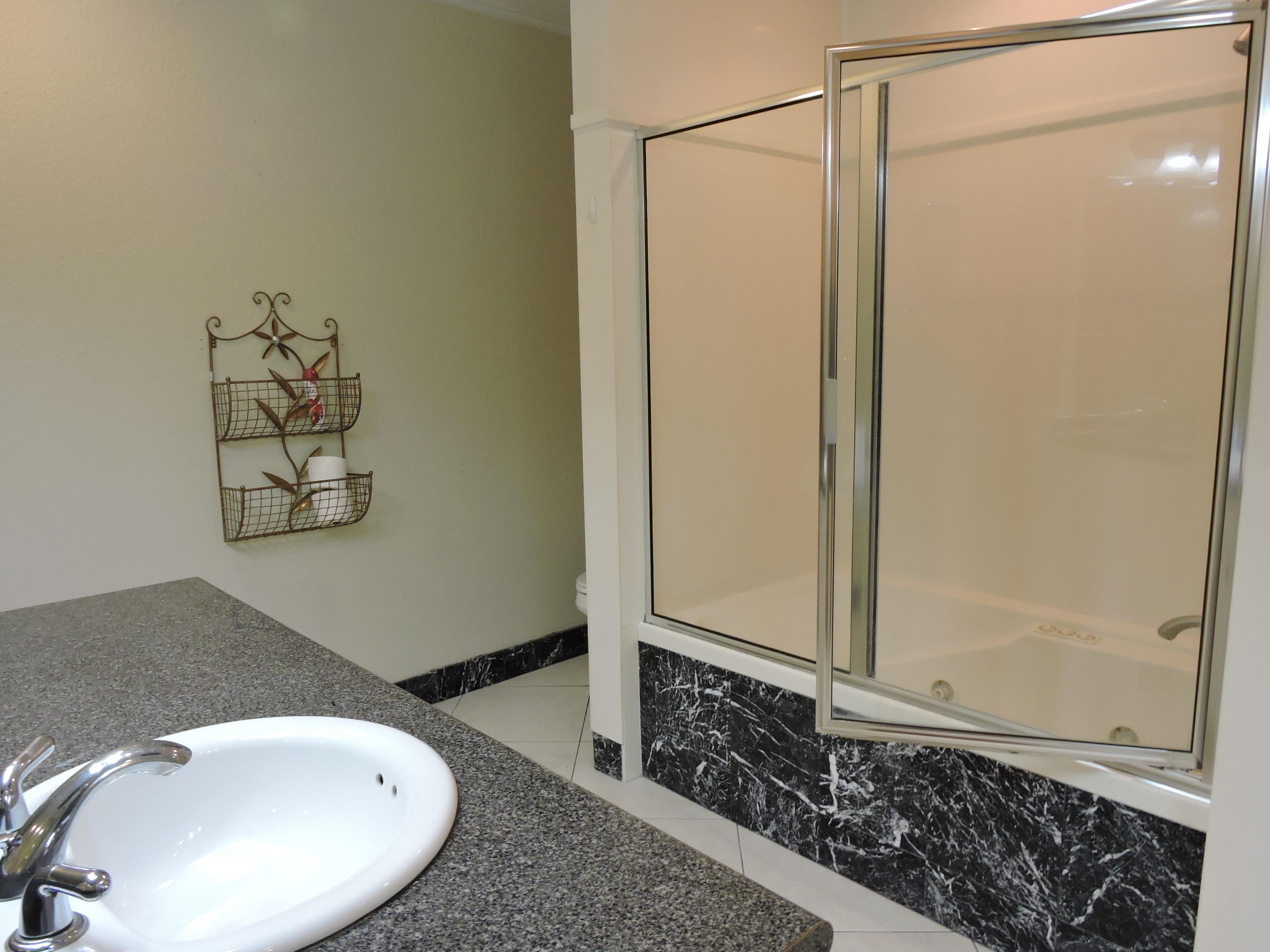 COUNTRY BREEZE ESTATES - Residential Lease